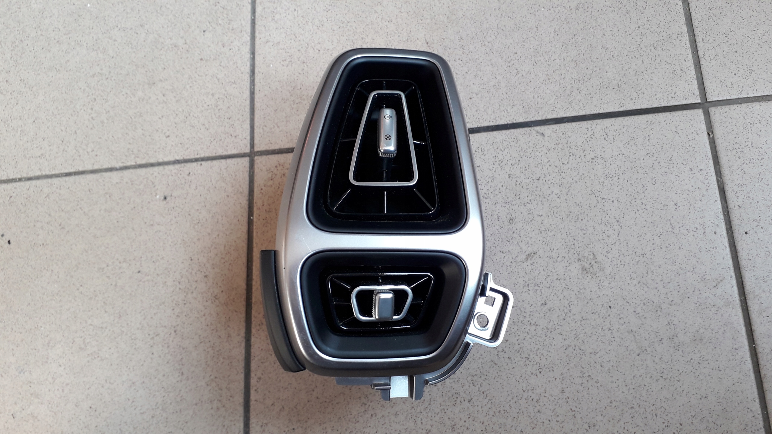 97480-P2000 97480P2000 - KIA SORENTO IV 2020-ВЕНТИЛЯЦІЙНА РЕШІТКА ВЕНТИЛЯЦІЙНА РАМКА