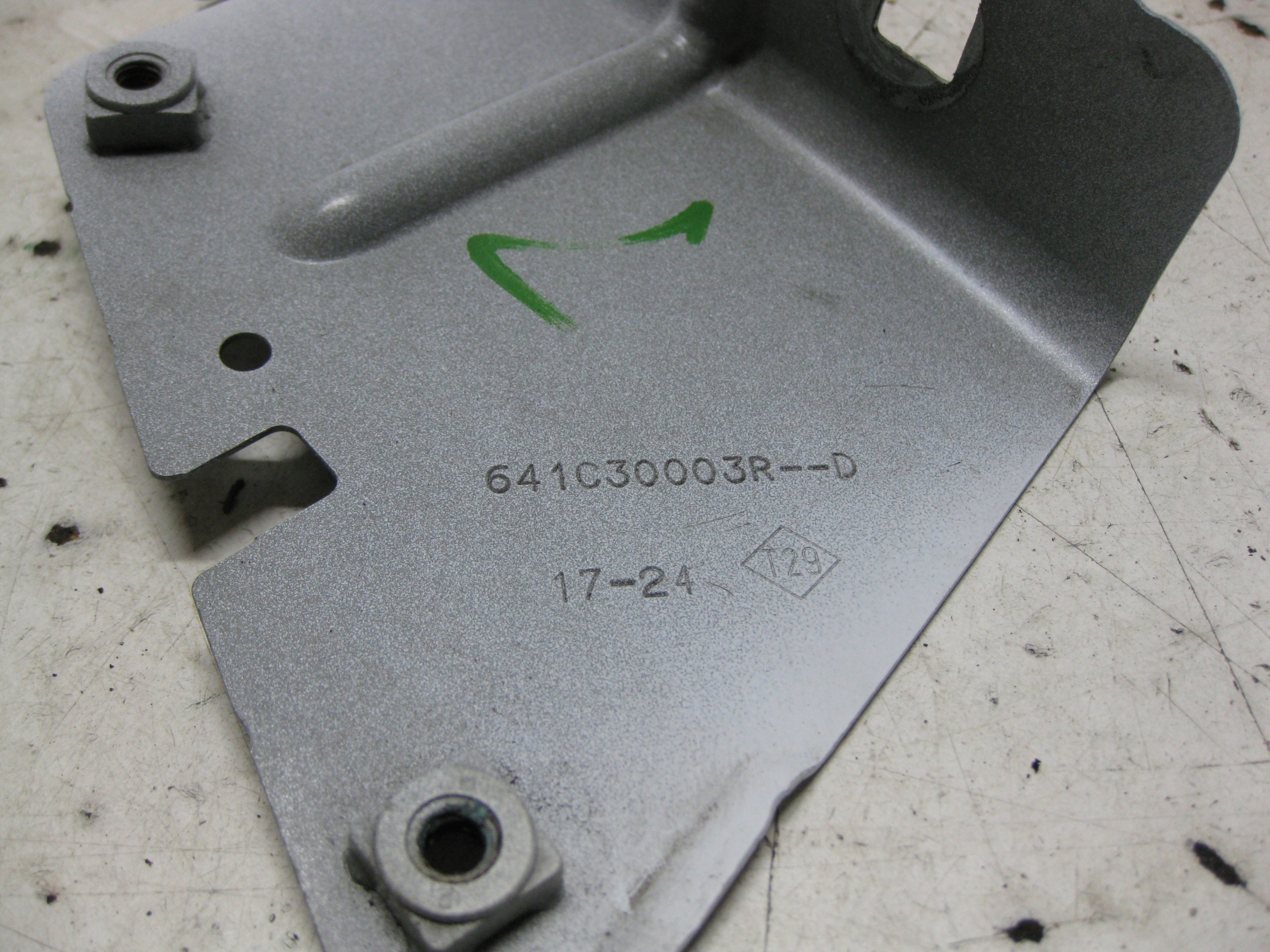 RENAULT MASTER III LIFT Support plaque Aile Gauche Avant 641C30003R
