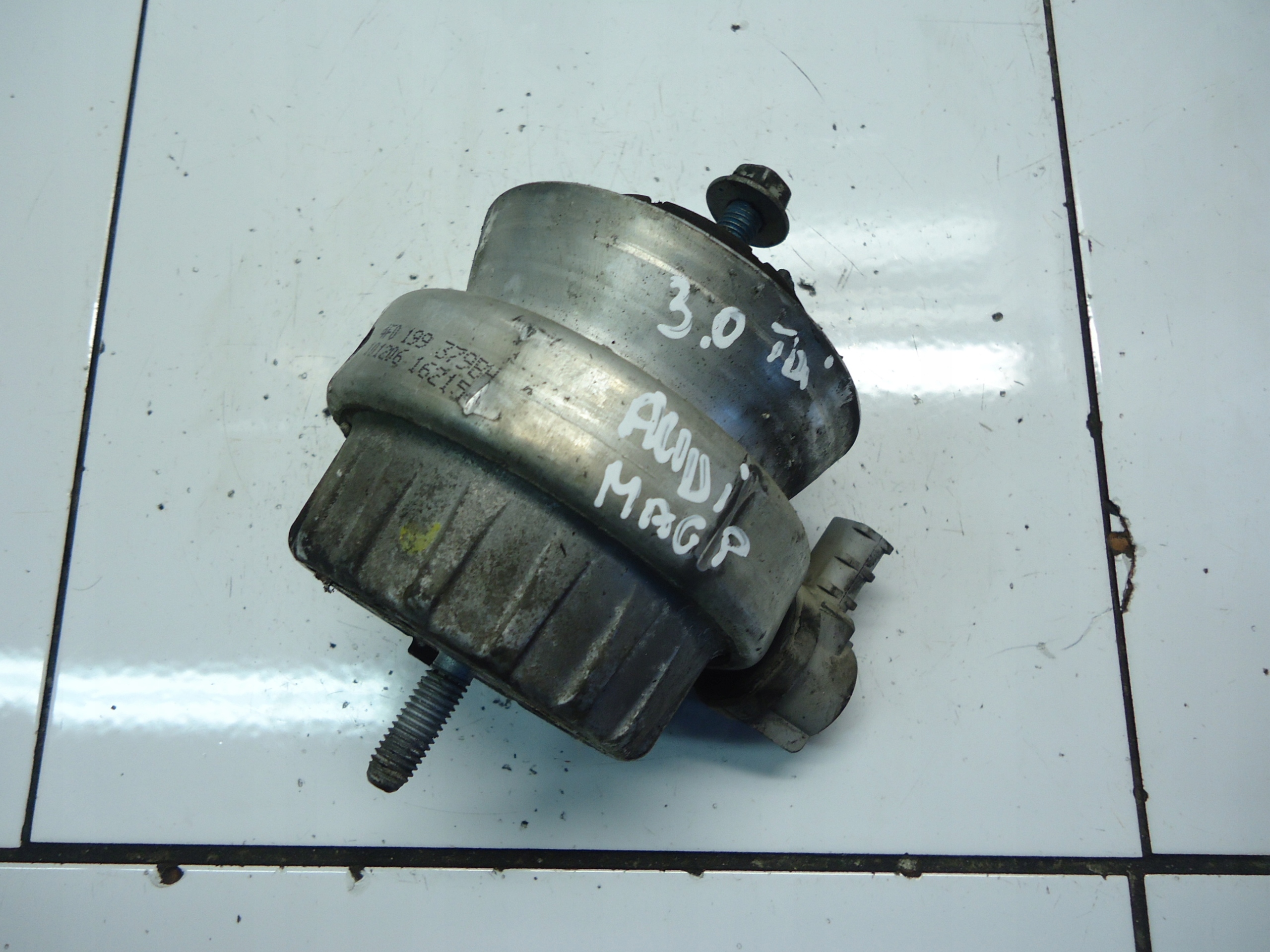 VW TOUAREG AUDI Q7 3.0TDI 3.0 TDI BUG engine mount 4F0199382BH