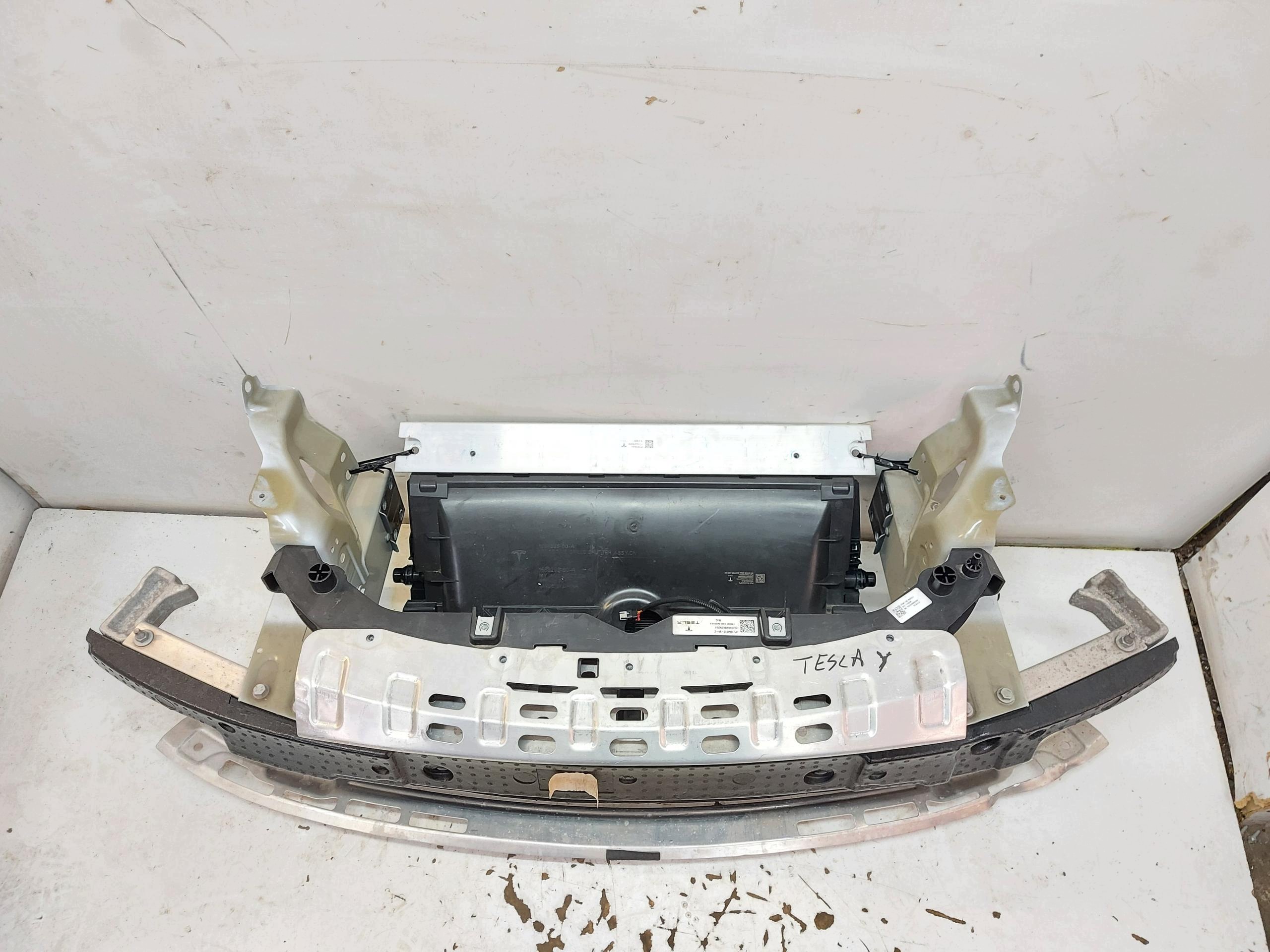 TESLA MODEL Y 2024r, support panel for radiators radiator KOMPLET 1660012-99-C-JLK01