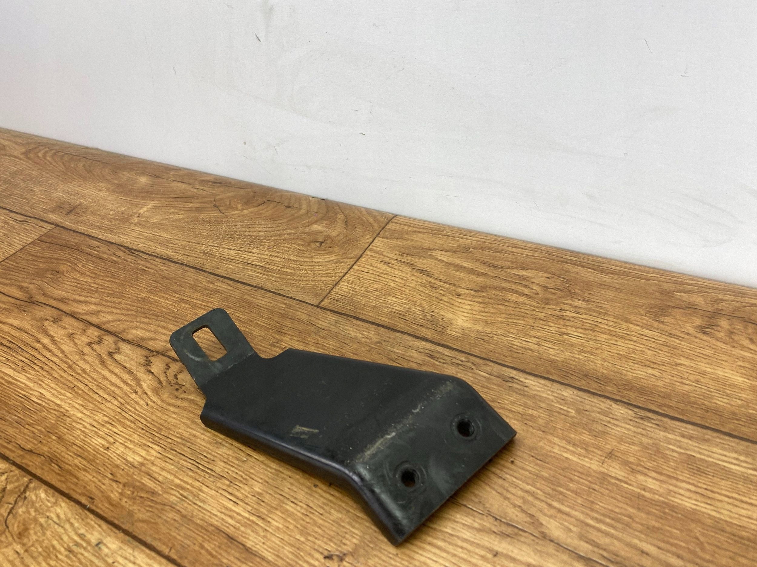 bracket of a bumper cover front Cadillac Escalade IV 2015+