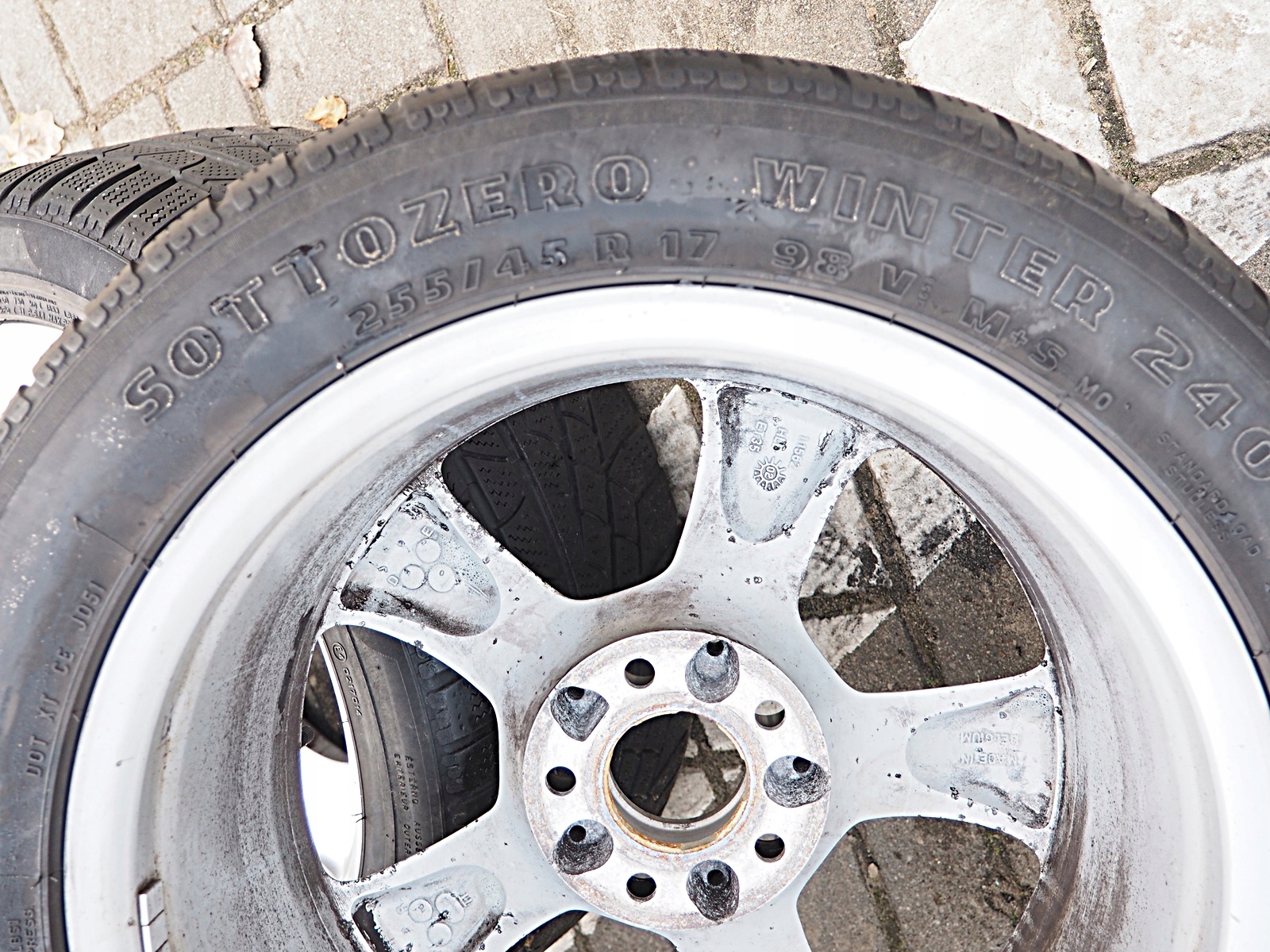 OPONY ZIMA PIRELLI WINTER 240 SOTTOZERO 255/45 R17 Marka Pirelli