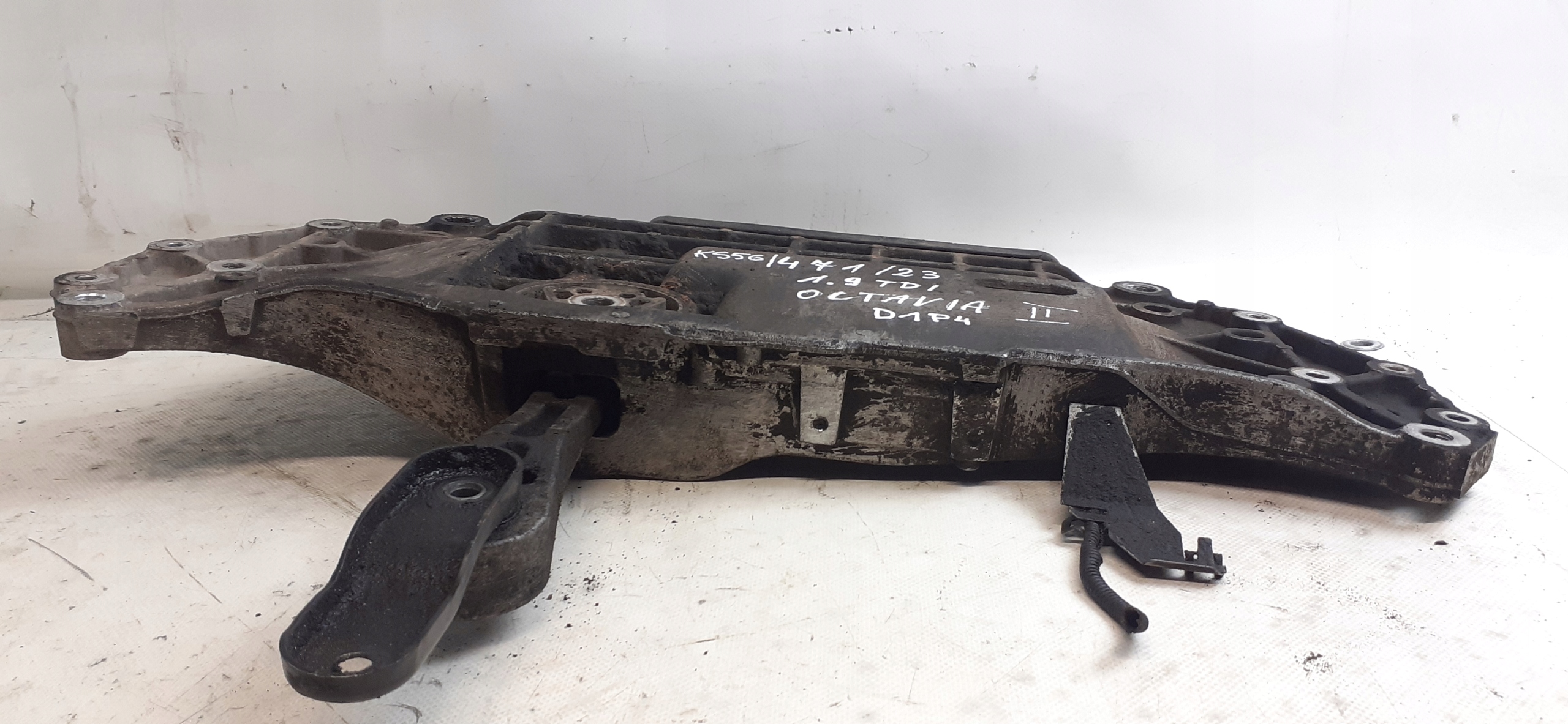 Skoda Octavia II 1.9 TDI axle beam sider front 1K01993696