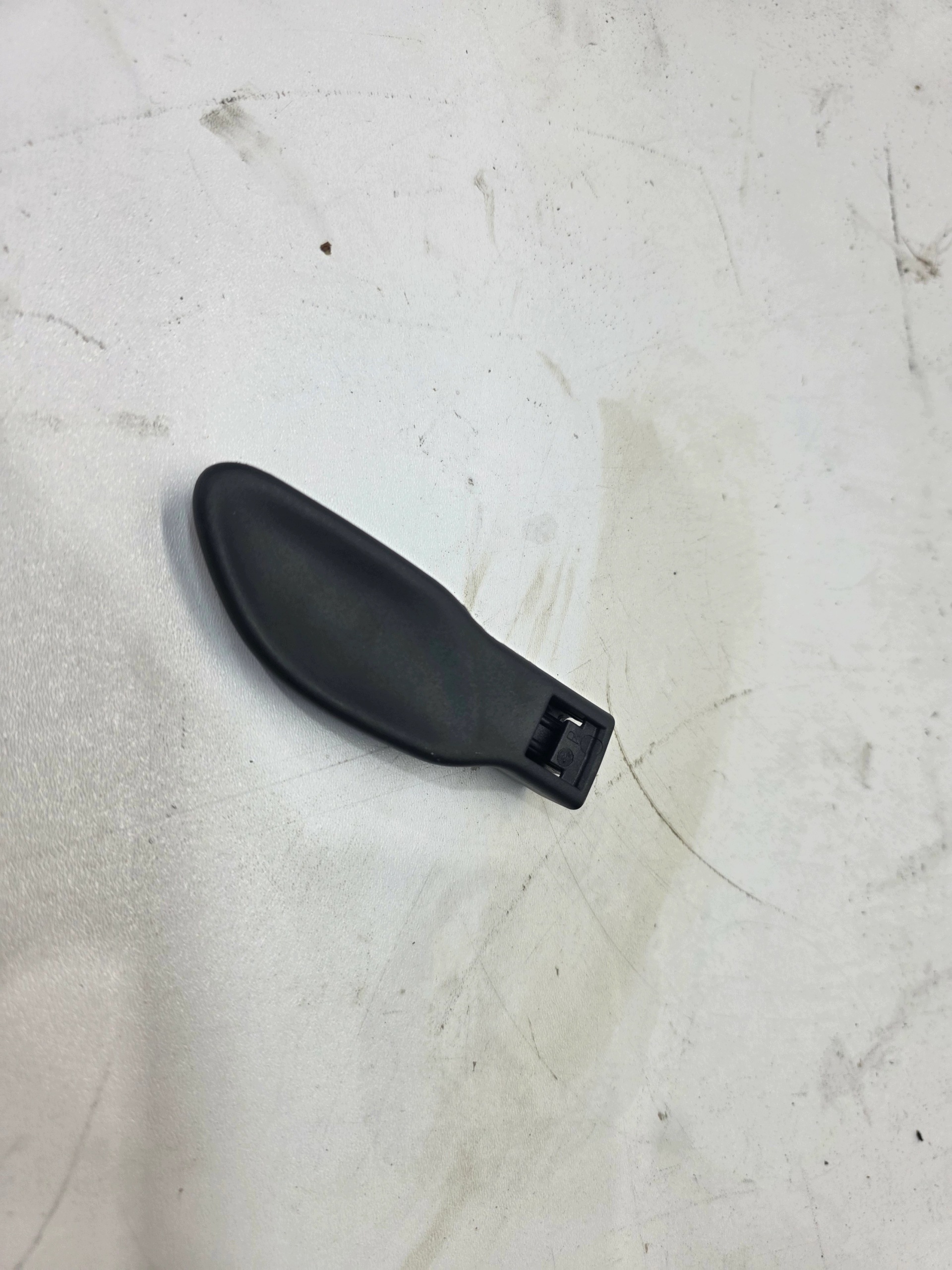 handle bracket lifting seat of the right AUDI A4 B9 A5 8W0881092