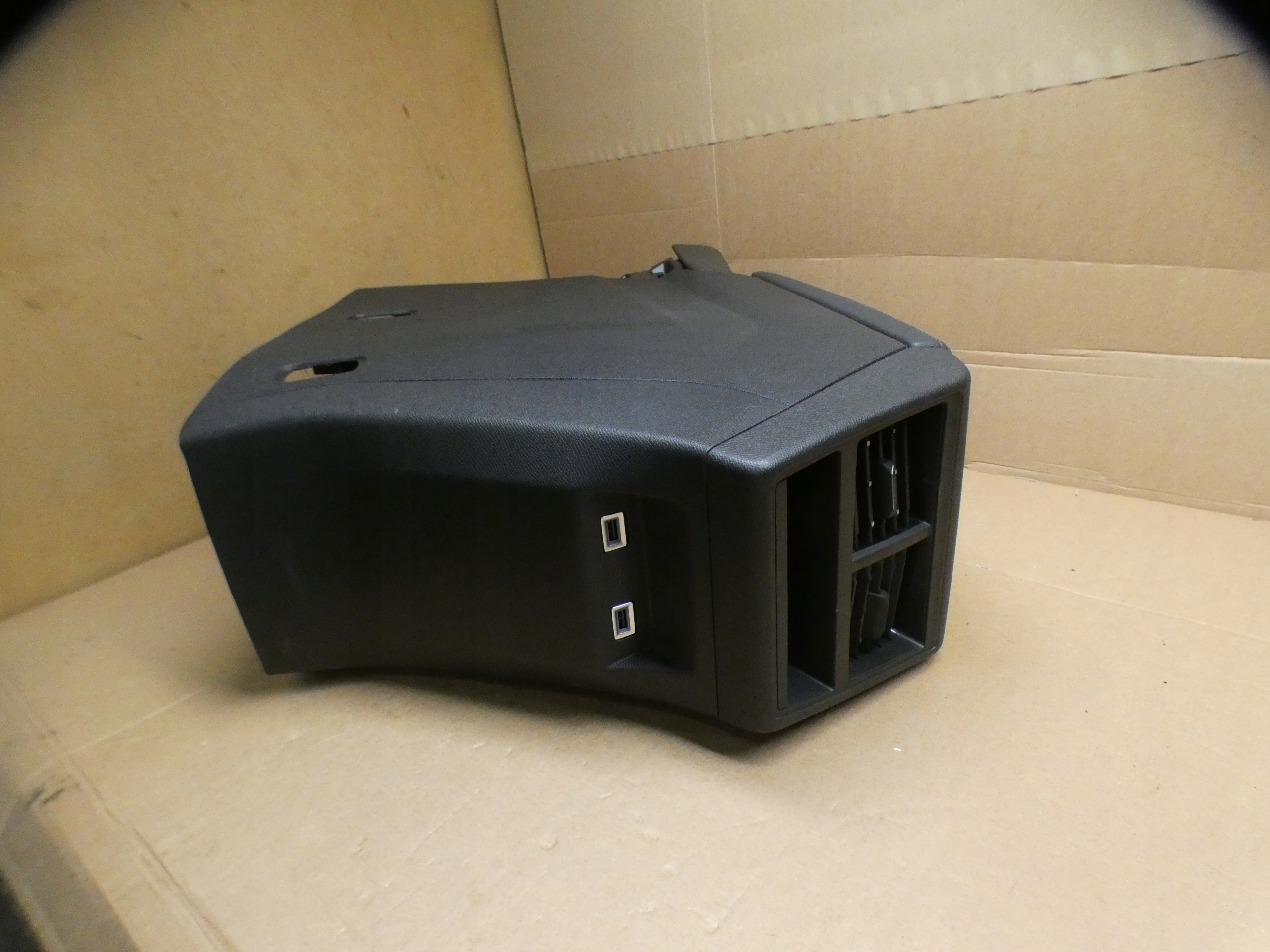 DS DS7 CROSSBACK CITROEN 2020 armrest passenger compartment TUNEL central