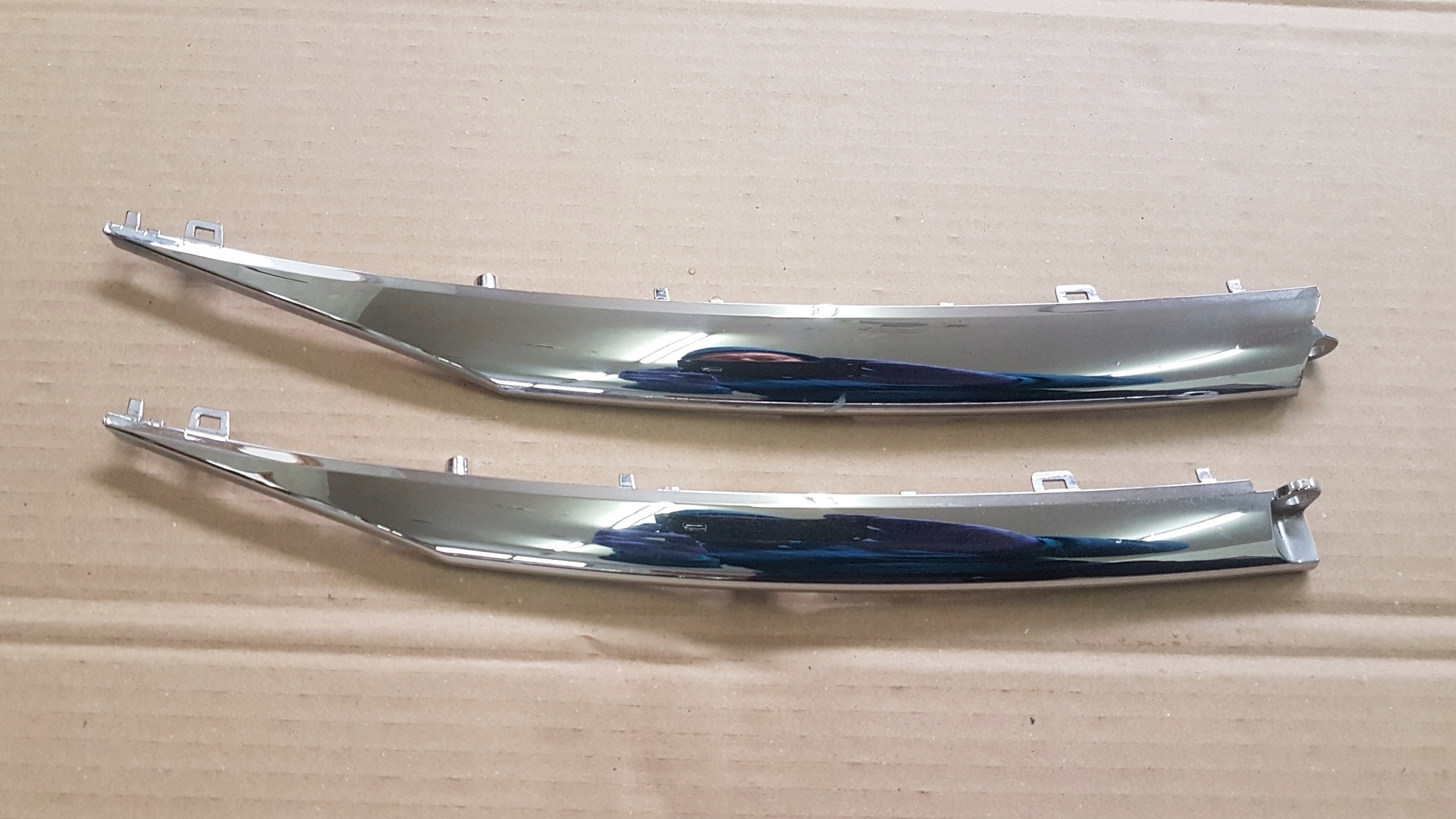 LISTEWKI GRILLA R SUZUKI SWIFT XTRA LIFT 1317 KOMPLET LISTEWKI GRILLA