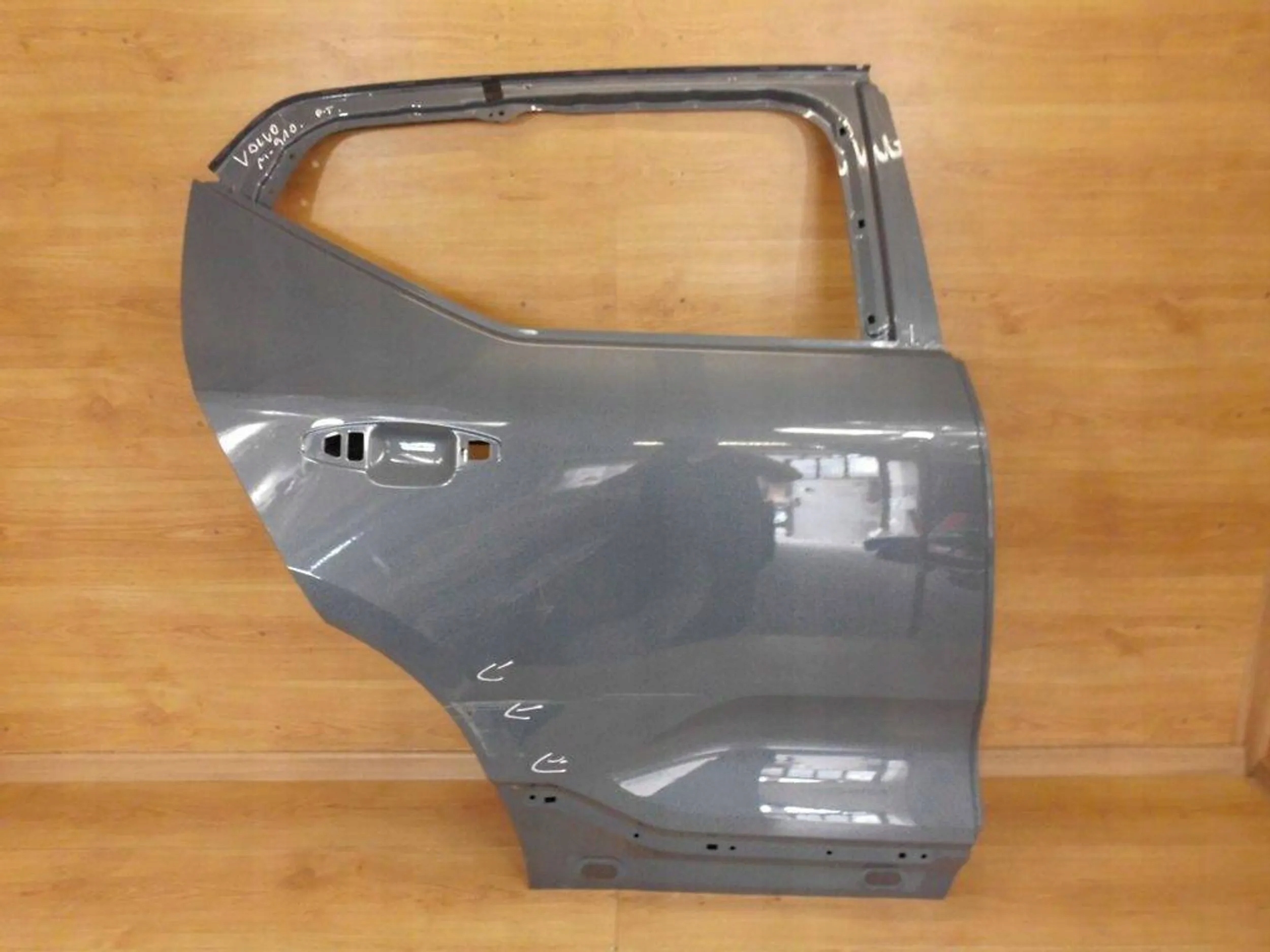 Volvo XC40 2017+ door right rear part rear. right