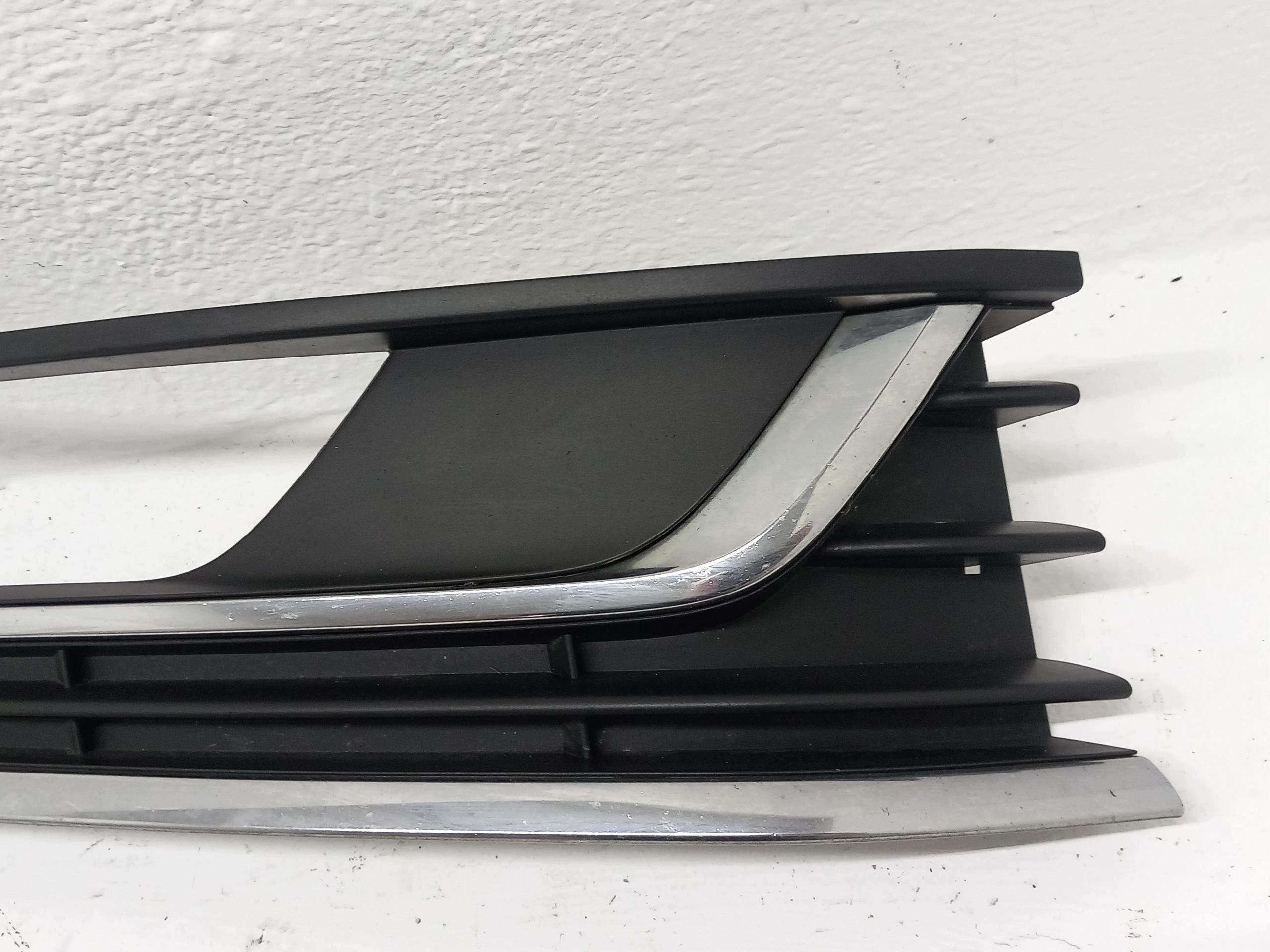 VW PASSAT B7 mřížka maska nárazníku pravý předek mlhovky 3AA853666 OEM