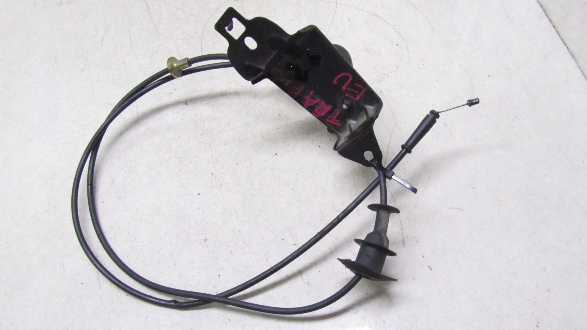 192/011 - TRAFIC VIVARO II РУЧКА КАПОТА 01-14 11