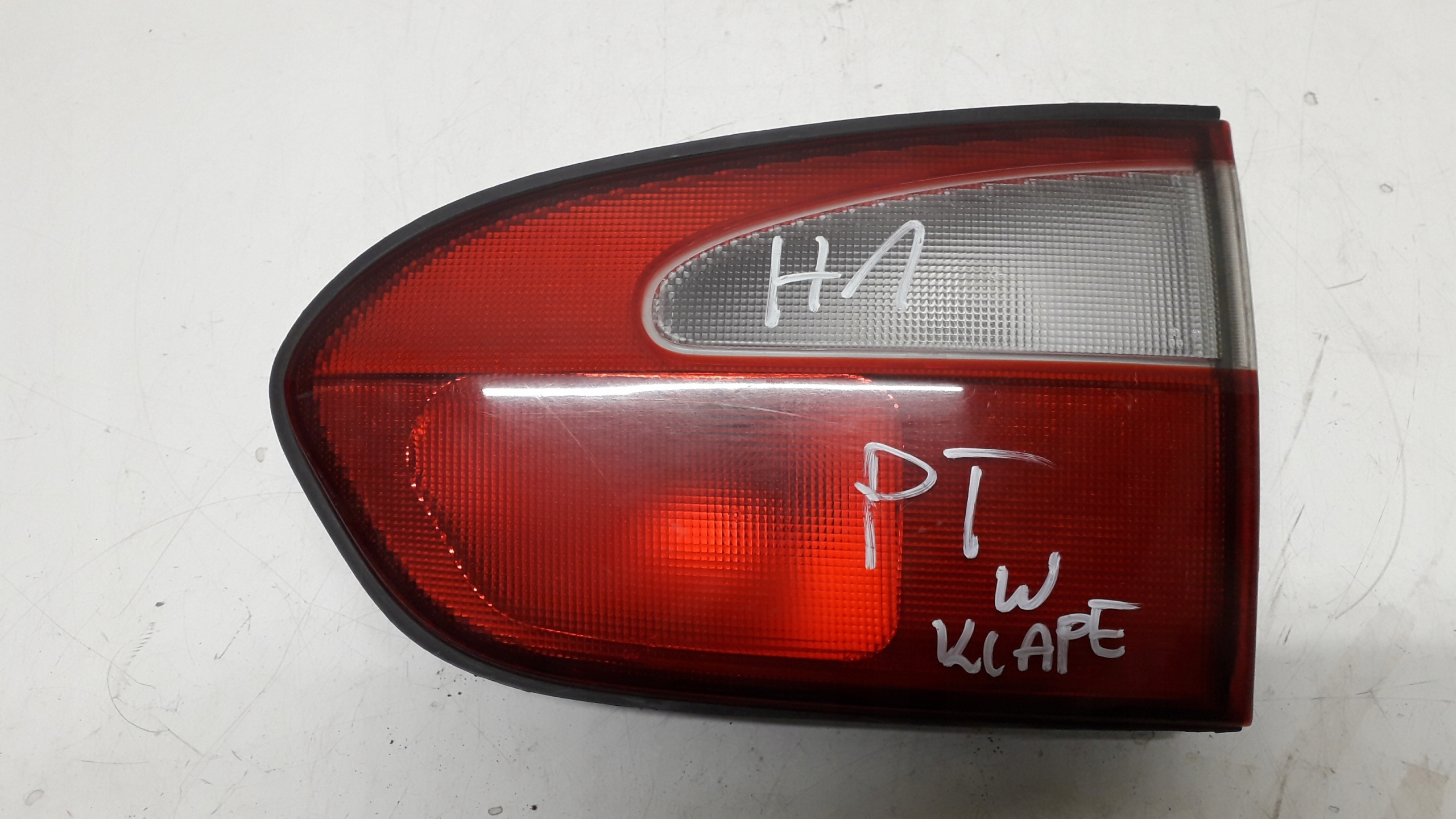 HYUNDAI H1 STAREX 97- LAMPA PRAWA TYŁ W KLAPĘ