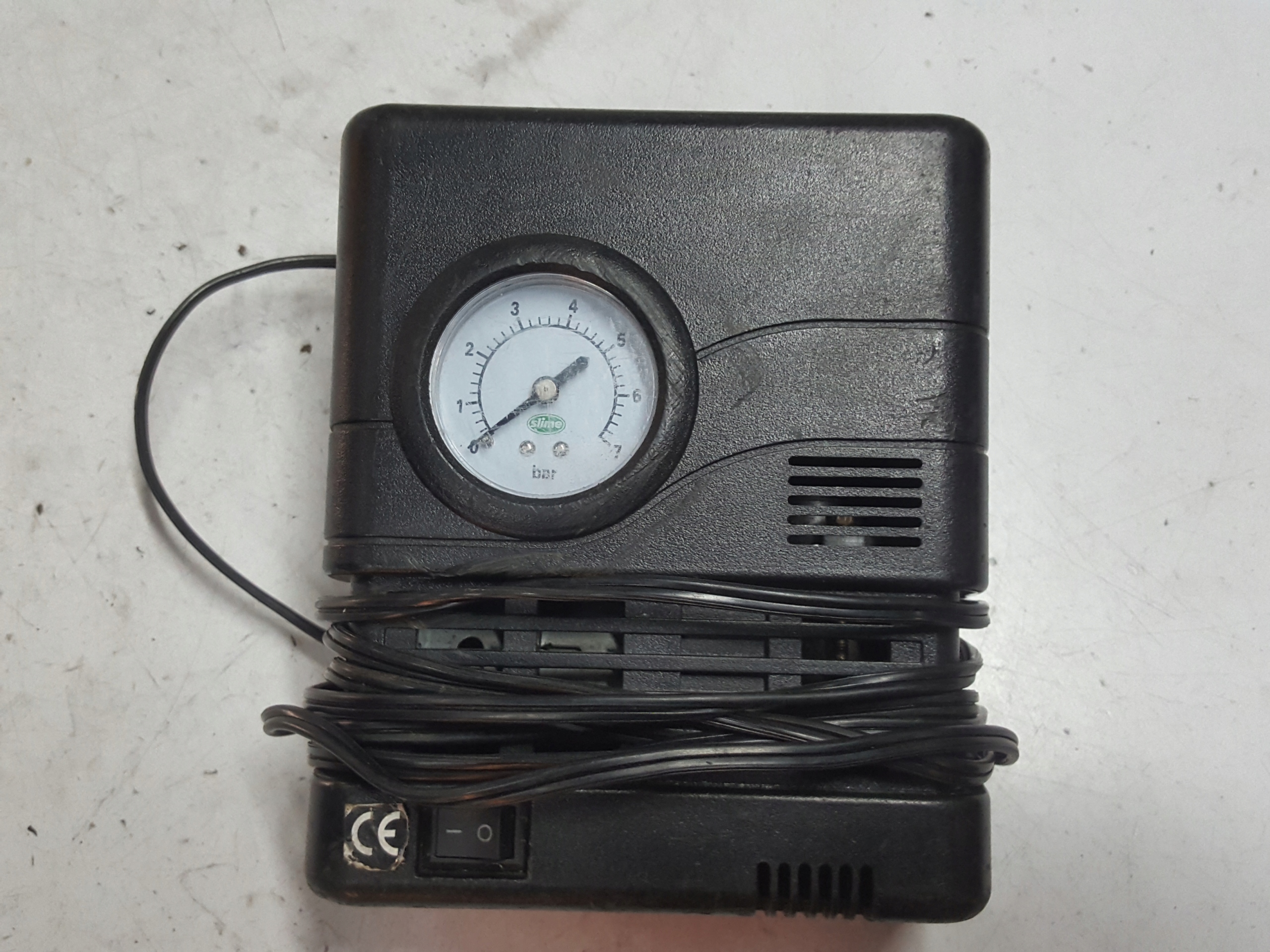 POMPKA SAMOCHODOWA KOMPRESOR DO POMPOWANIA KÓŁ 12V