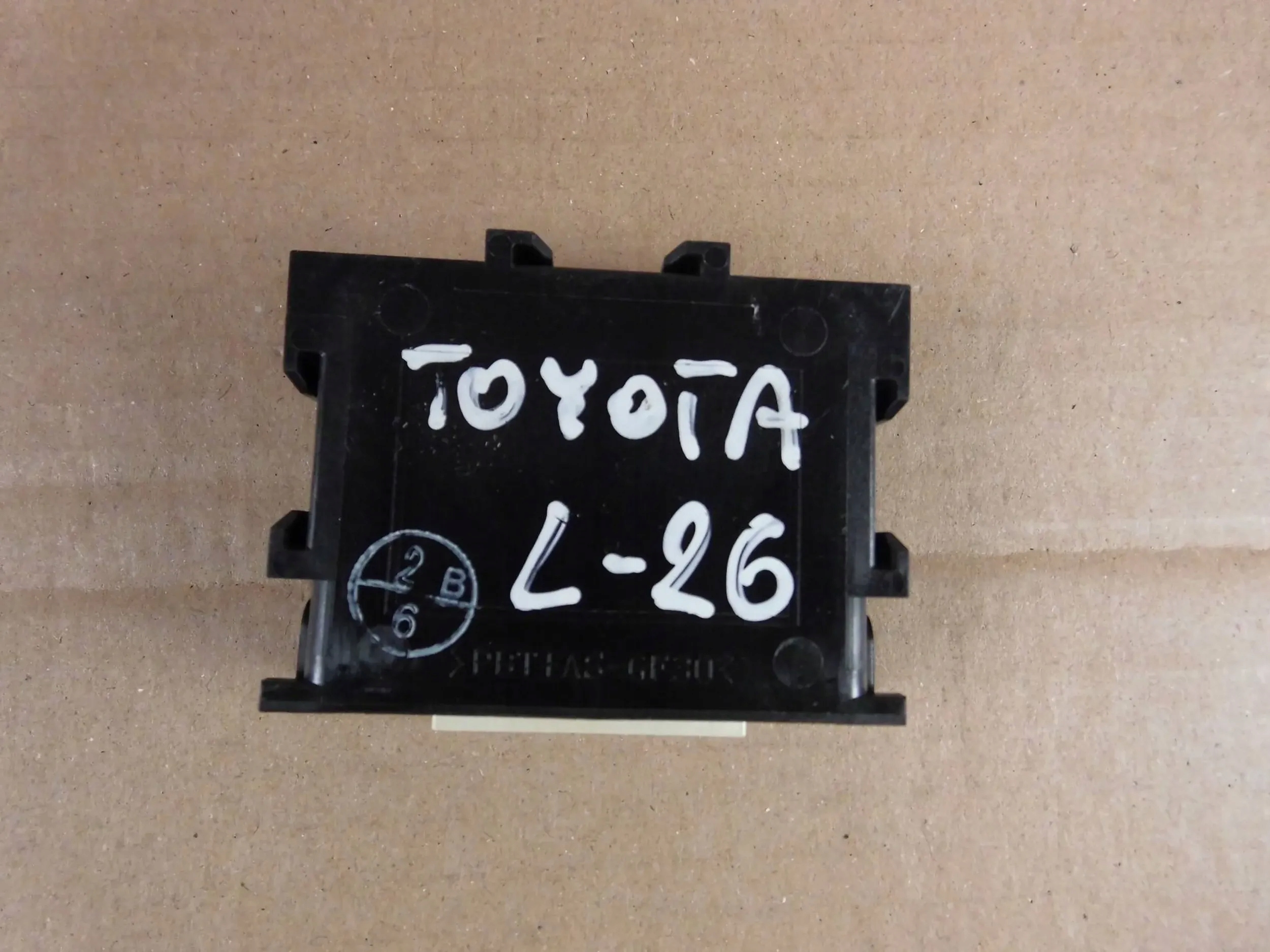 Lexus NX300H control unit module compartments rozdzielczej 4WD 89630-48040