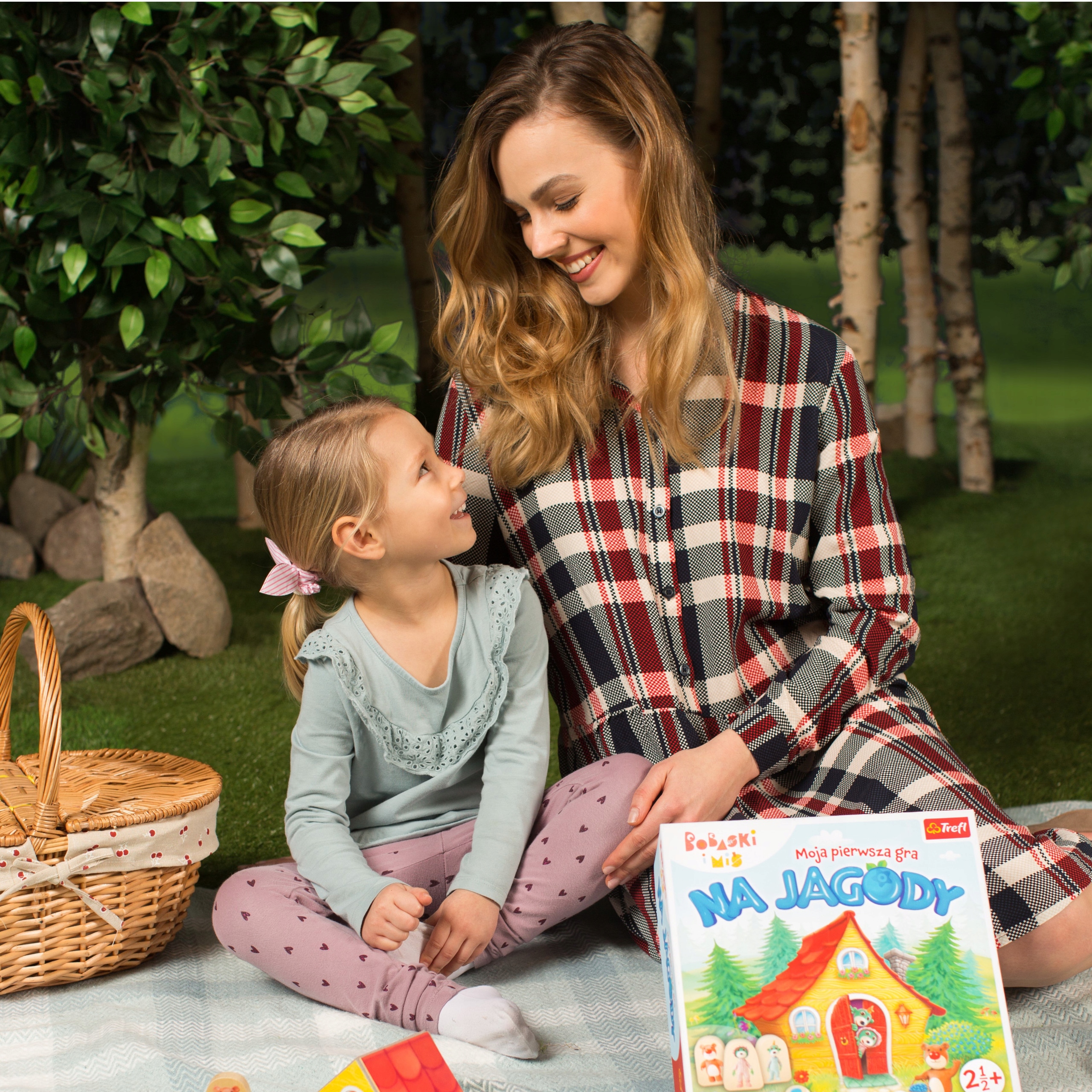 GRA PLANSZOWA RODZINNA MOJA PIERWSZA GRA NA JAGODY BOBASKI MIŚ 02063 TREFL Materiał karton