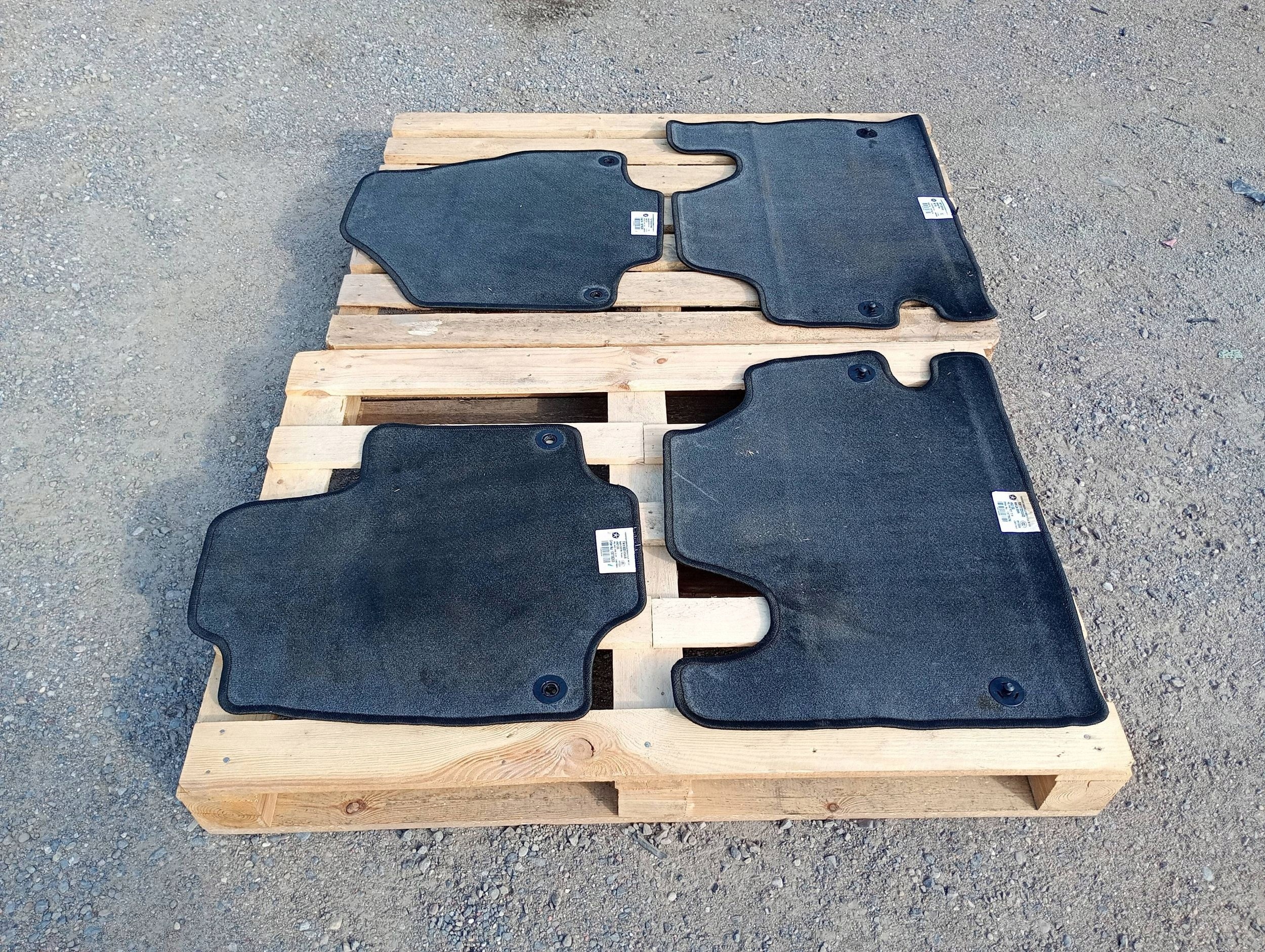 mats welurowe black, oryginalne komplet Chrysler Pacifica 2021