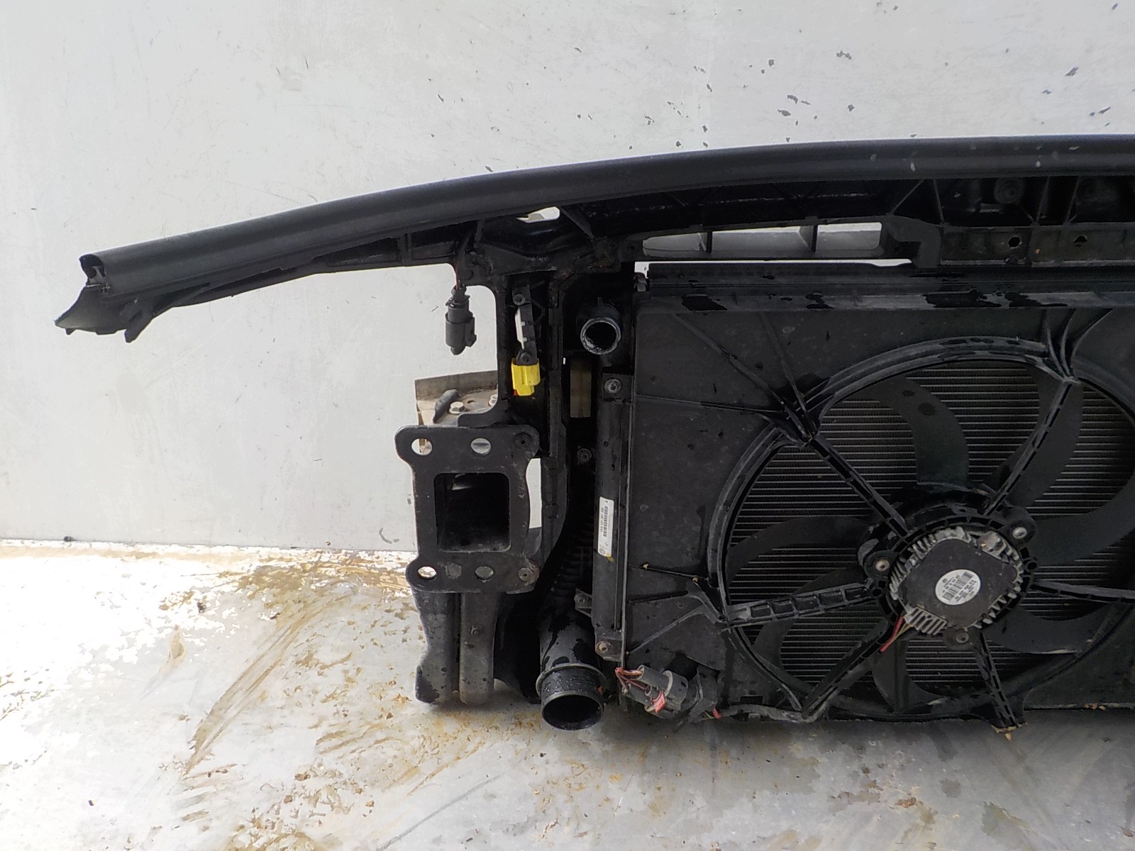 561 AUDI A3 II 8P 1.6 TDI support panel for radiators sider radiator