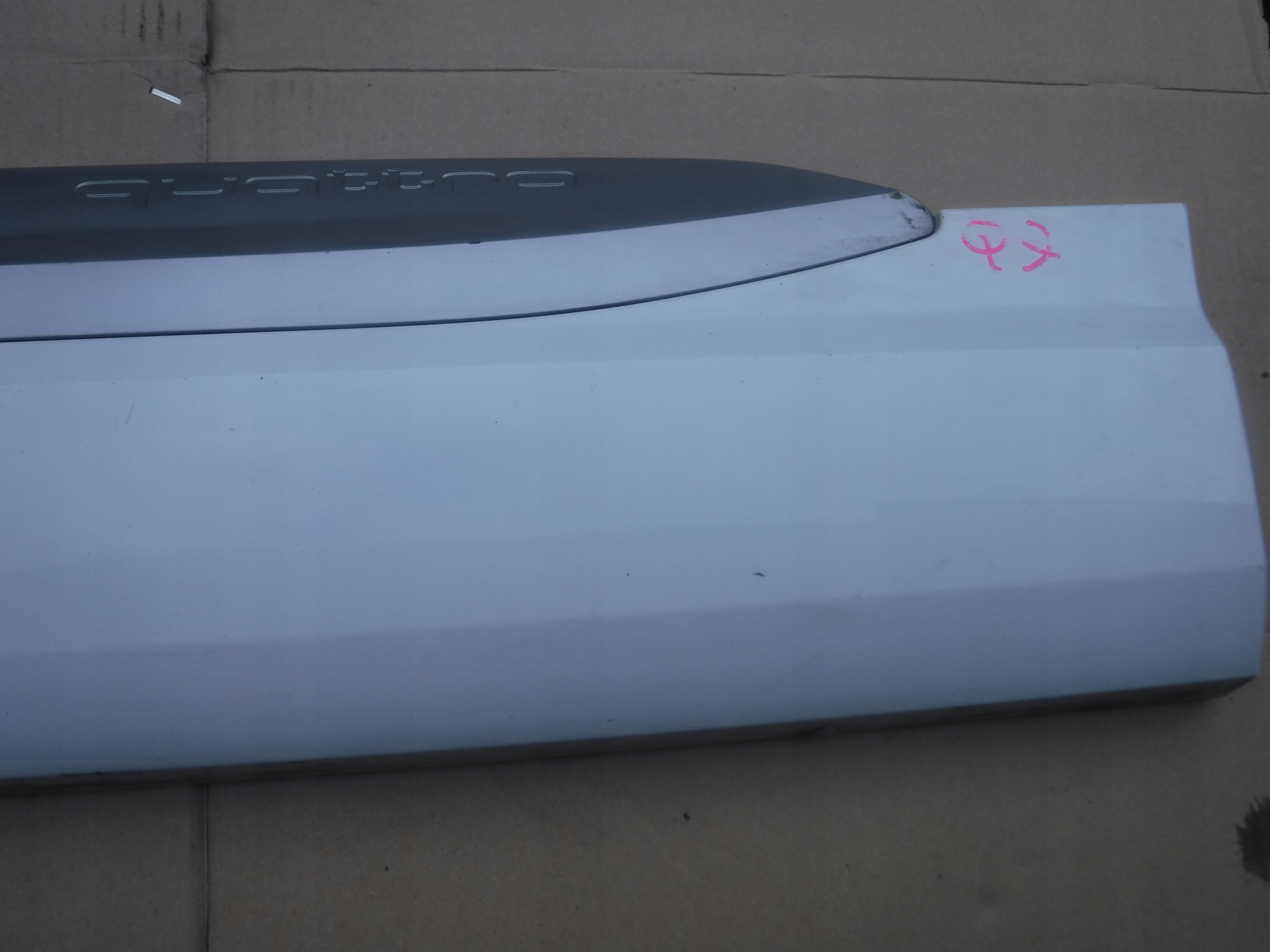 AUDI Q7 s line moulding door left rear part 4M0853969B
