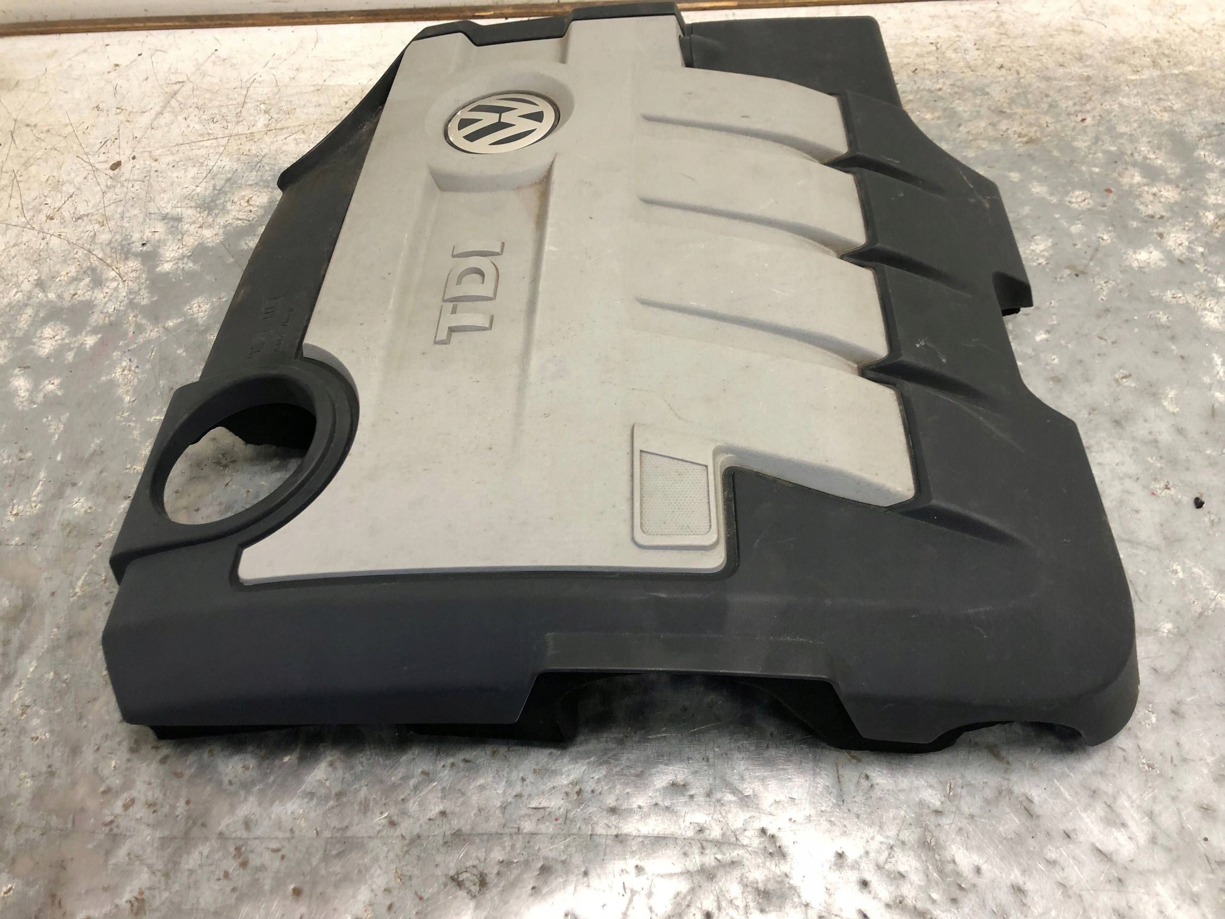 Abdeckung Blende Abdeckung DES MOTORS TDI VW 03L103925AM