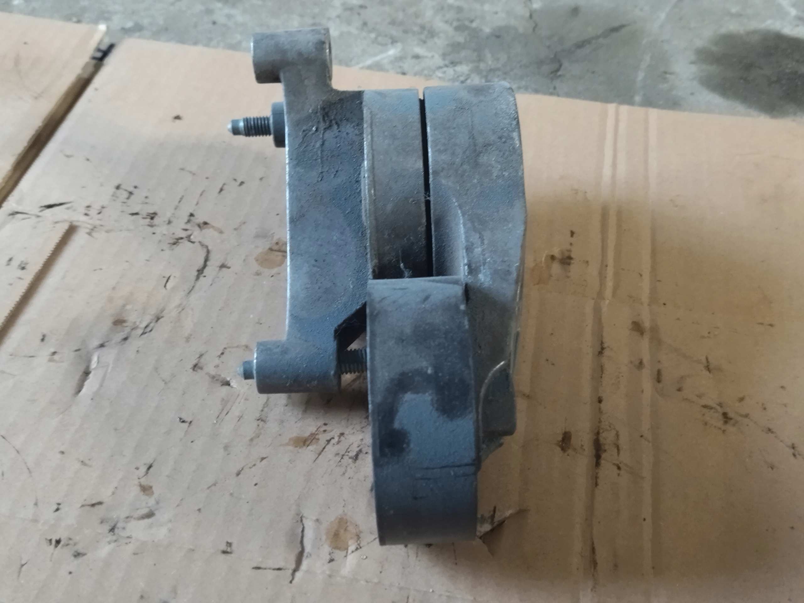 NAPINACZ PASKA - VW AUDI 2.0 TFSI AXX | 06F903315 Producent części Audi OE