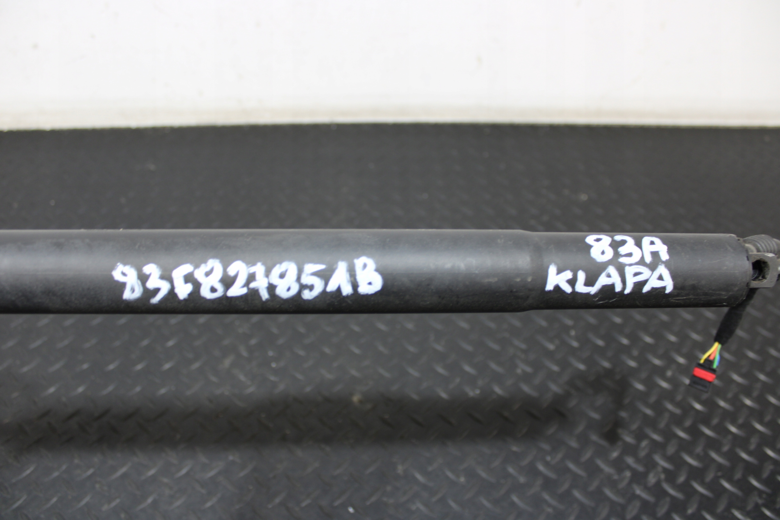 damper electrical bonnet AUDI Q3 II 2 83A 83F827851B