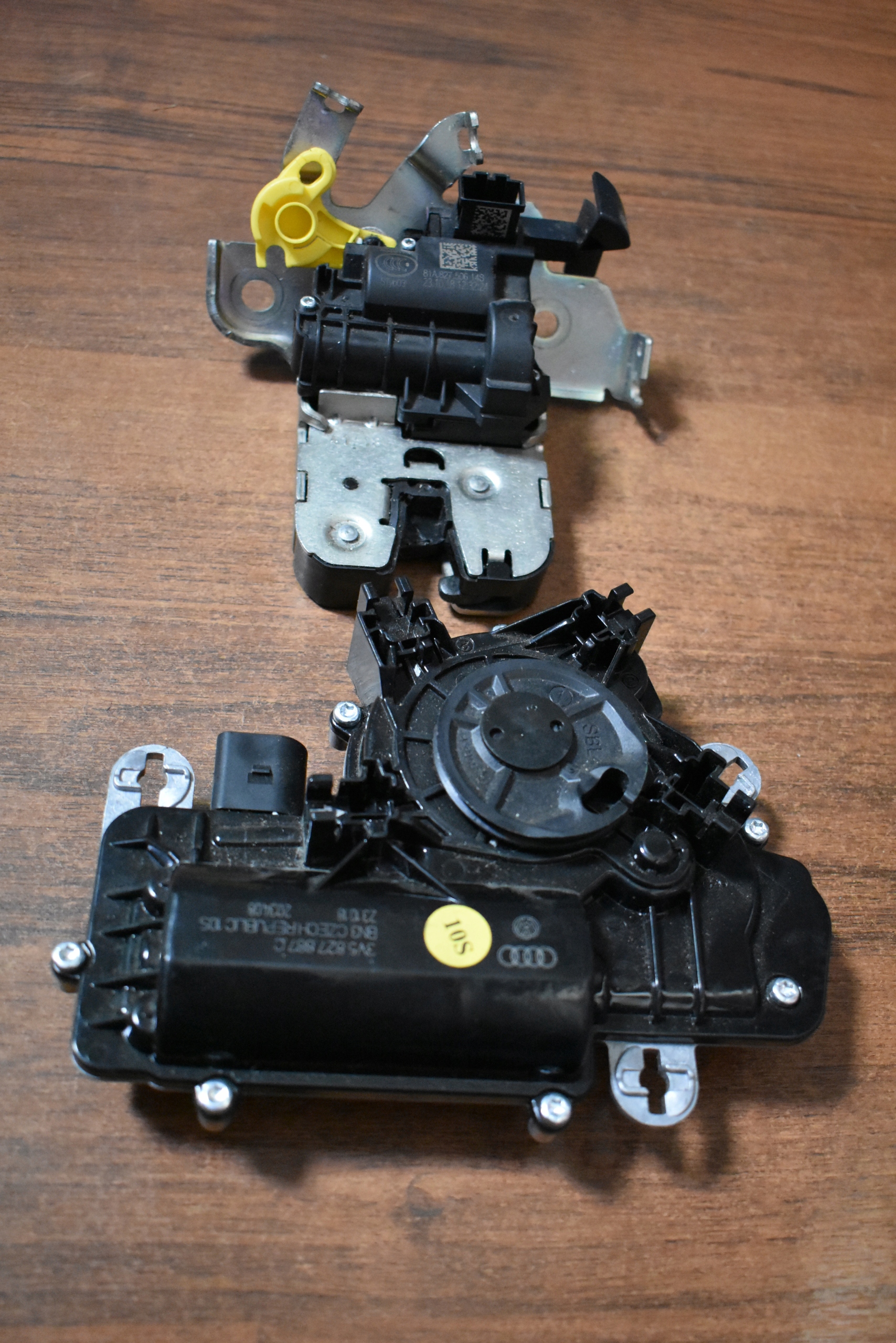 IDEALNY lock DOCIAG bonnet rear part AUDI Q7 4M 1