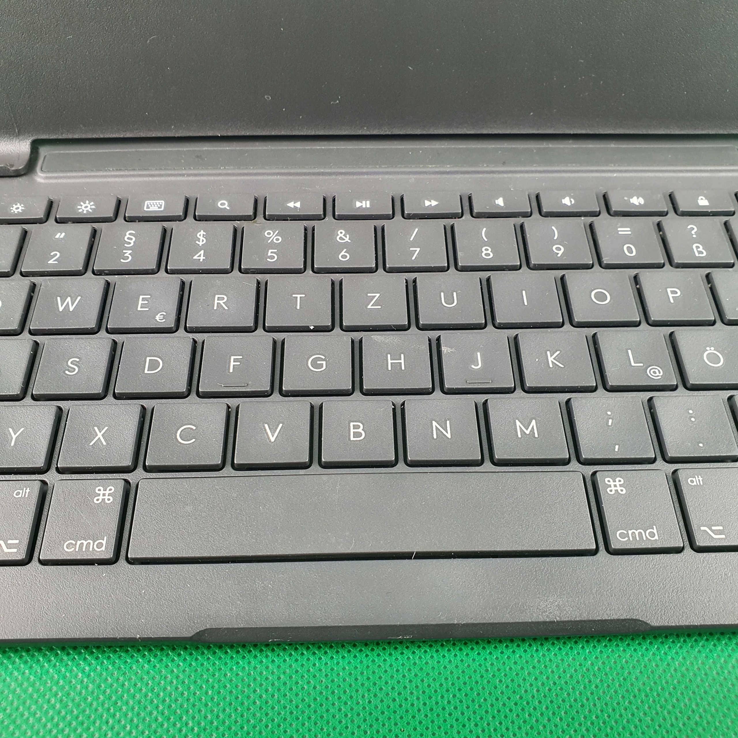 LOGITECH SLIM FOLIO APPLE iPad 5-7 ETUI KLAWIATURA EAN (GTIN) 5099206088252