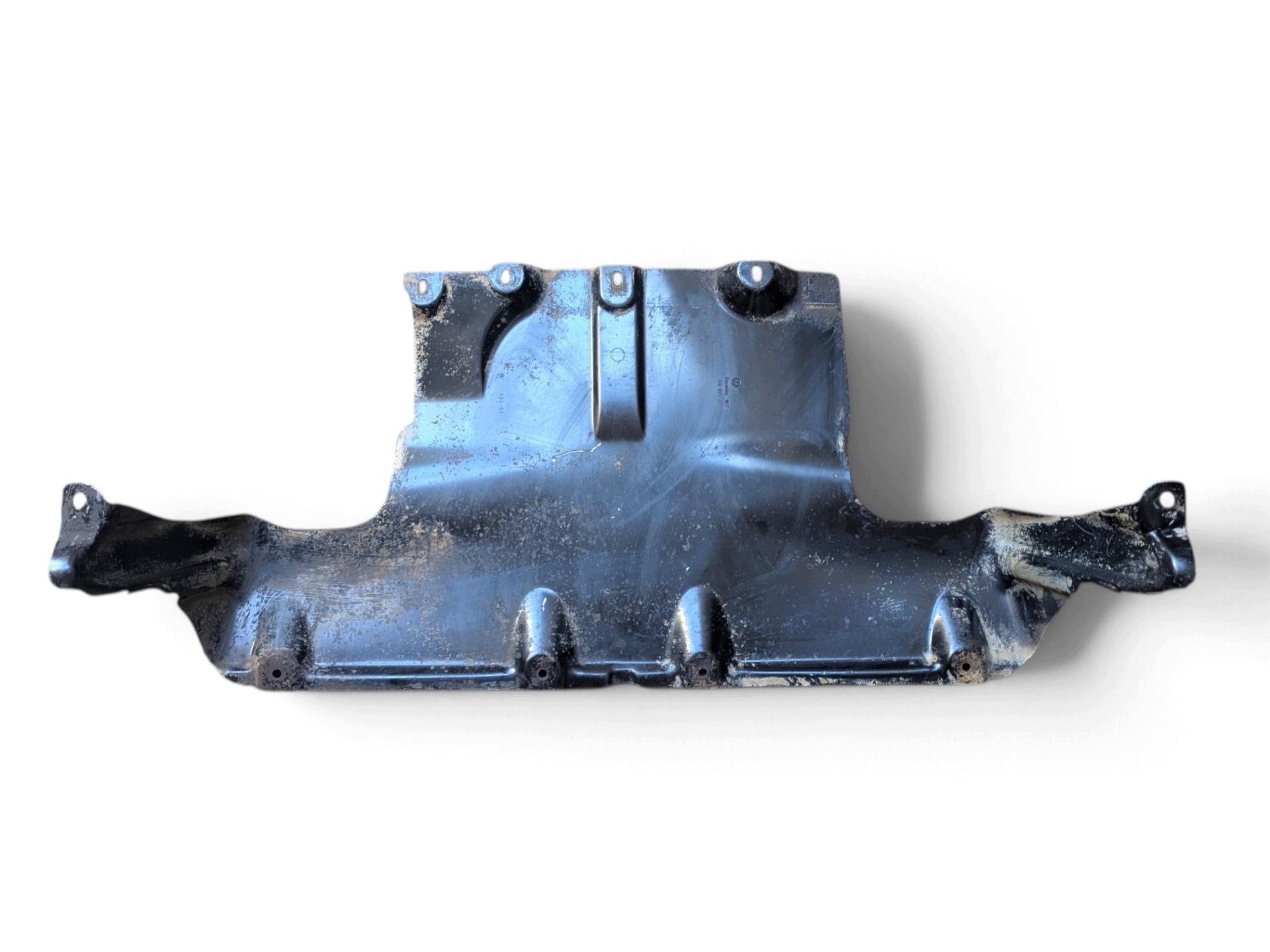 cover below engine Volkswagen Touareg 2 2011 7P0825235