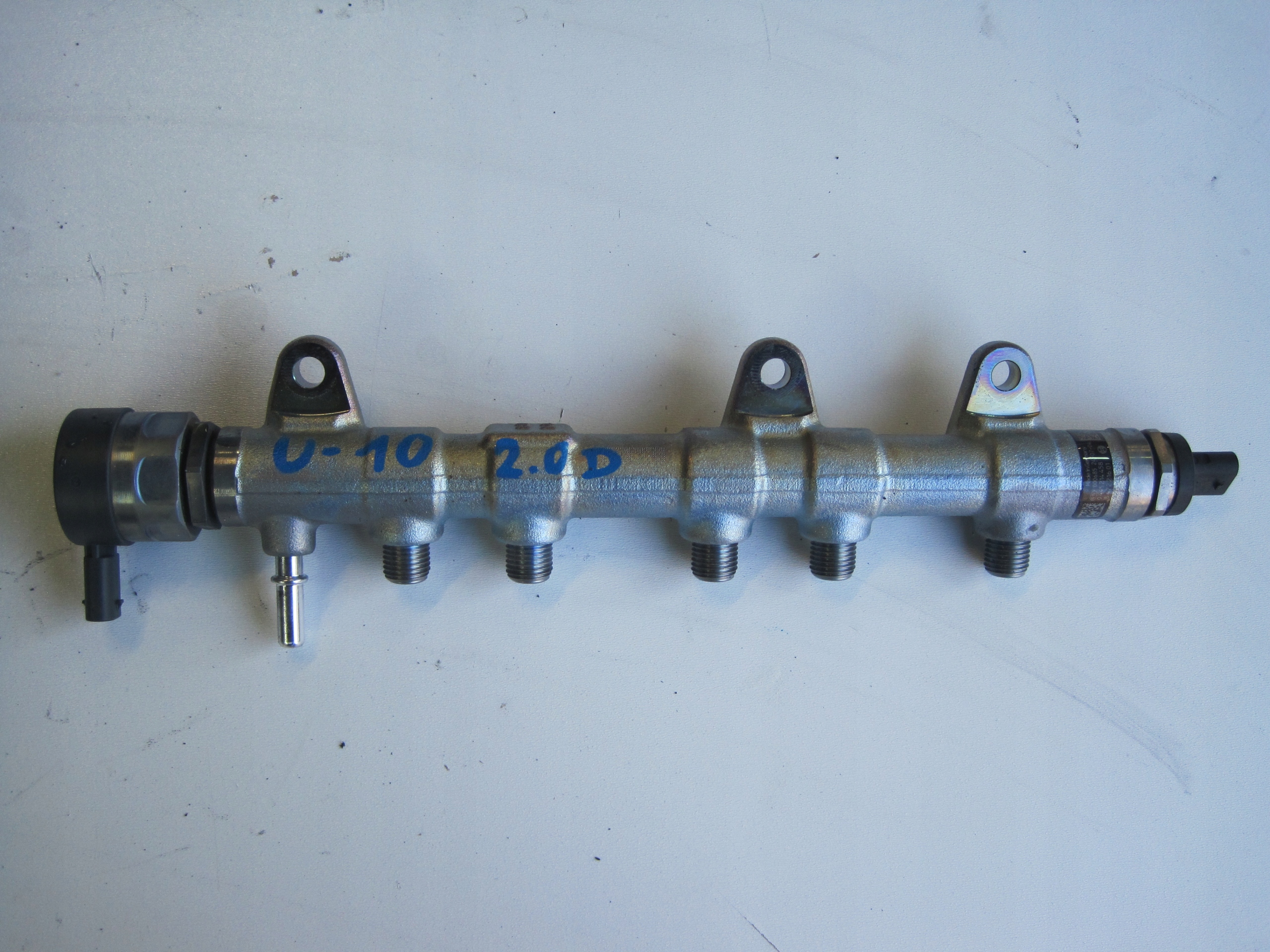 Rampe injection BMW X2 U10 2,0D 8472216