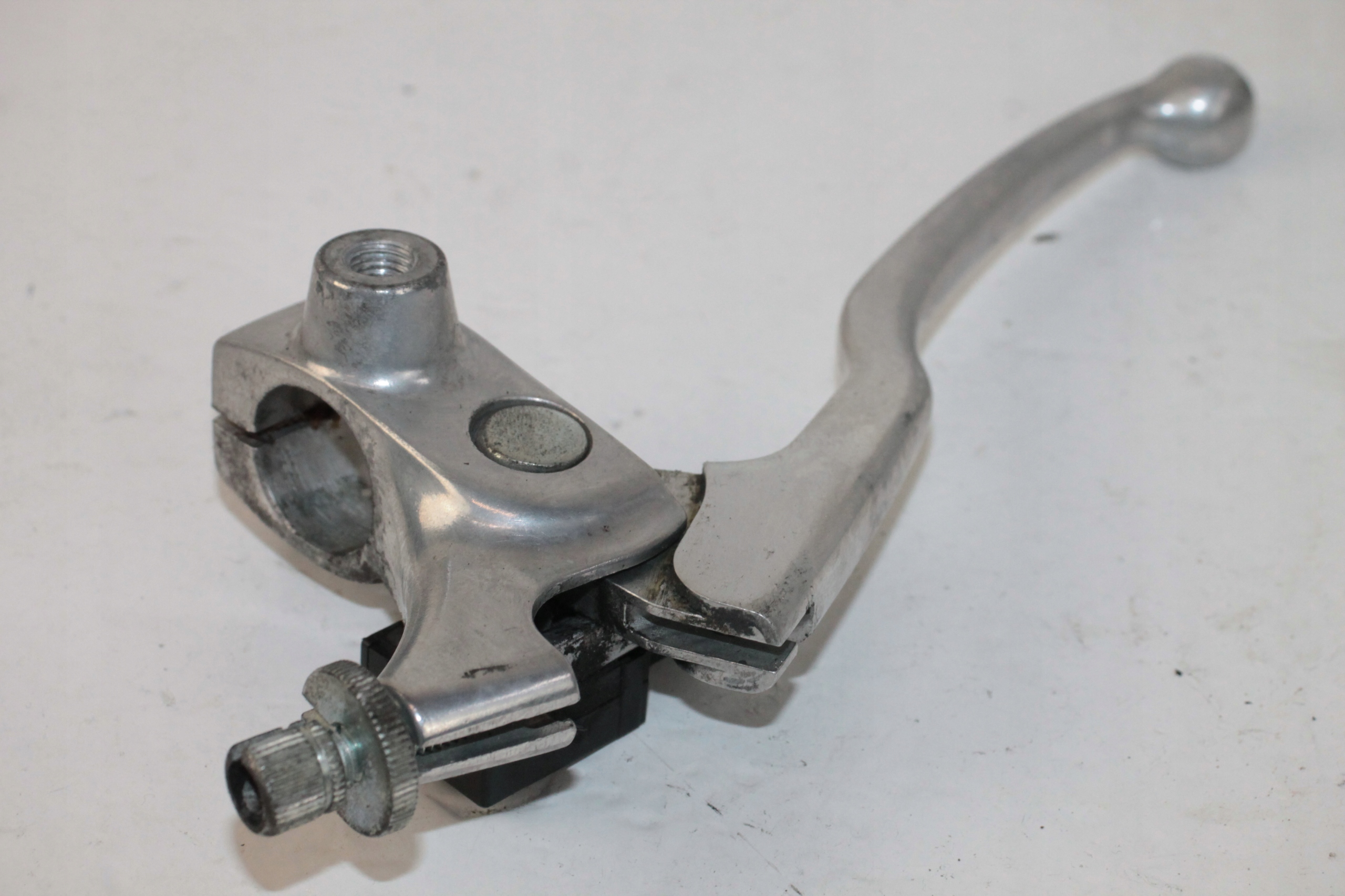 C800 038 - SUZUKI VL 800 VOLUSIA РУЧКА ЗЧЕПЛЕННЯ + КРІПЛЕННЯ