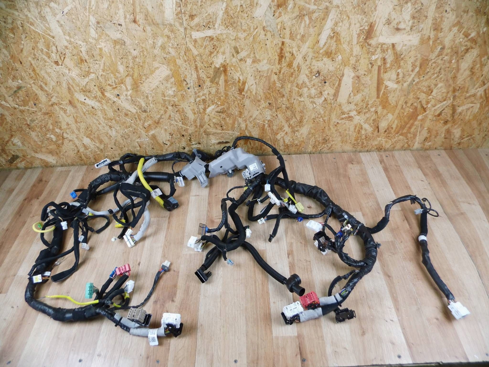 Hyundai Santa Fe IV cables bundle wiring electrical 91101-CL850