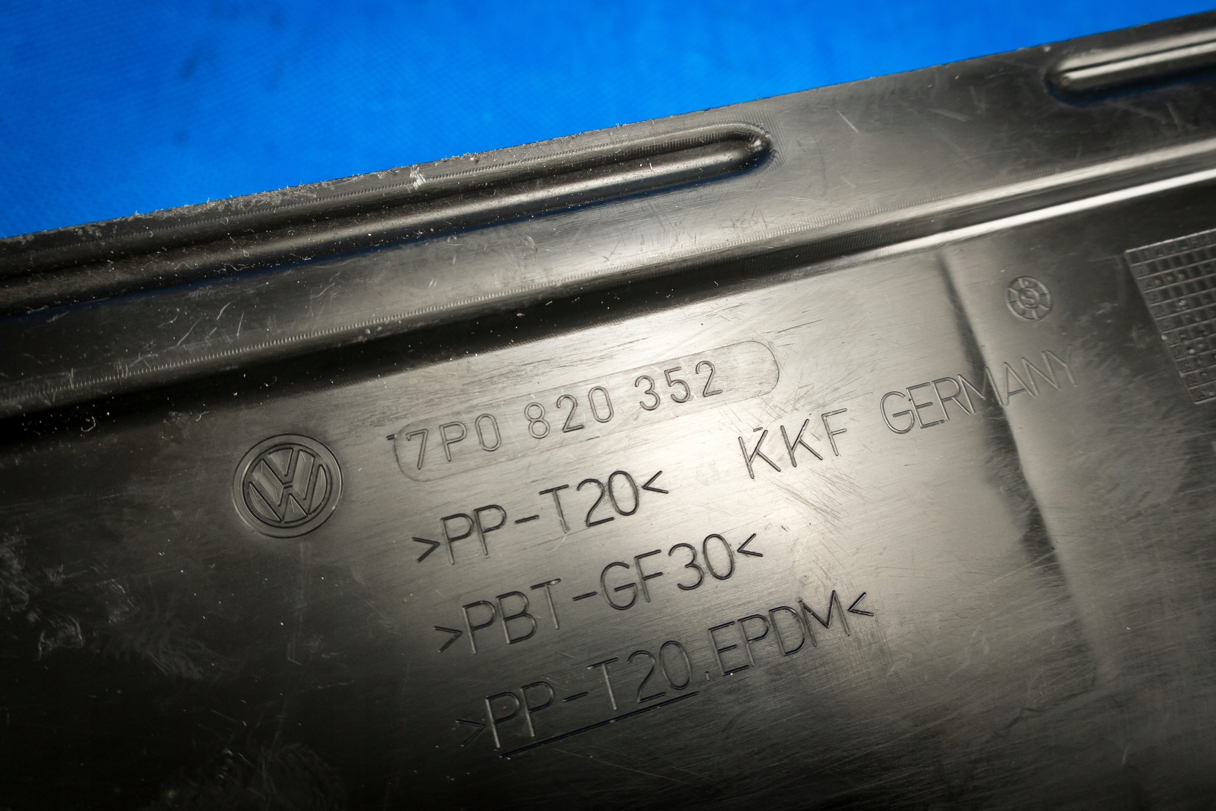 Dolot kanal luft VW Touareg 7P 7P0820352