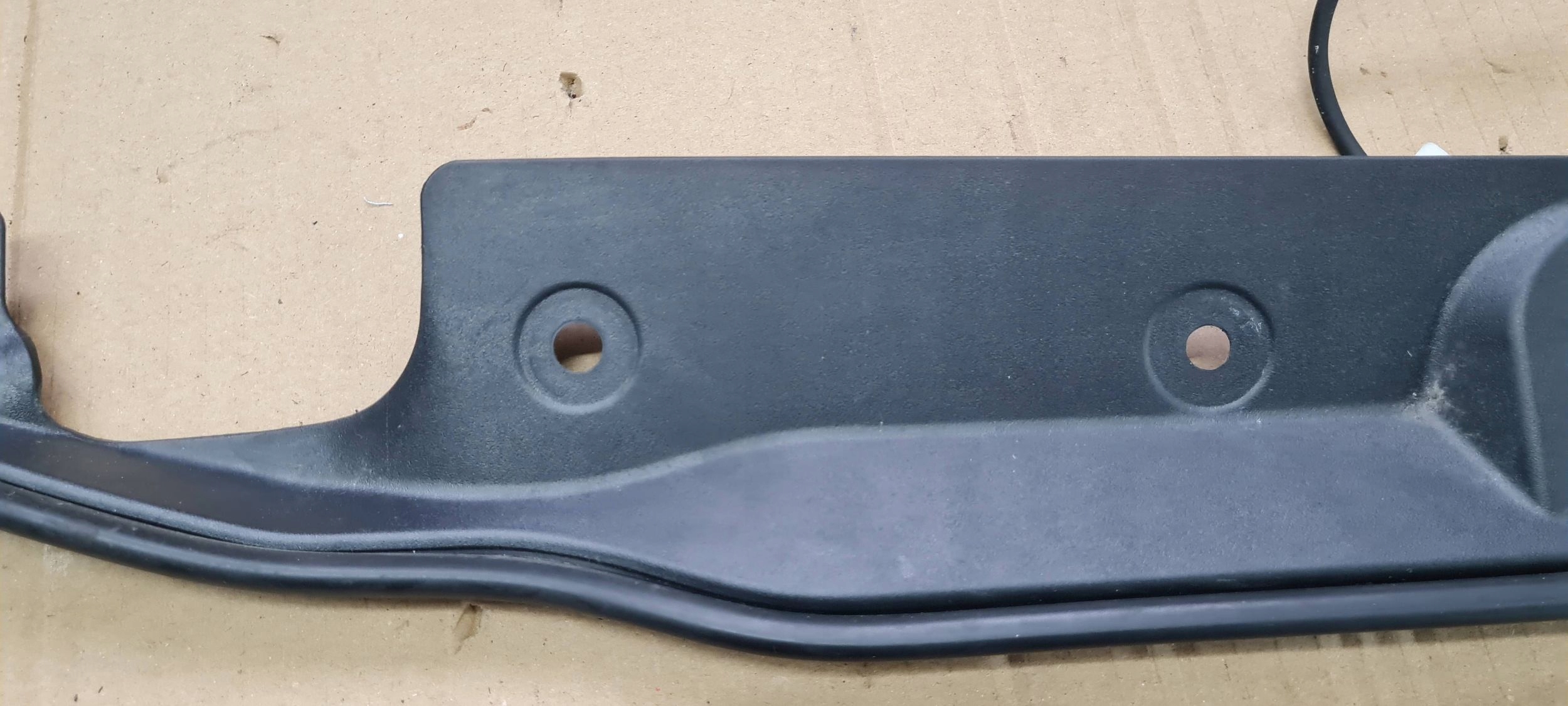 Chrysler Pacifica 2022 cover bonnet boot right sensor 68416654