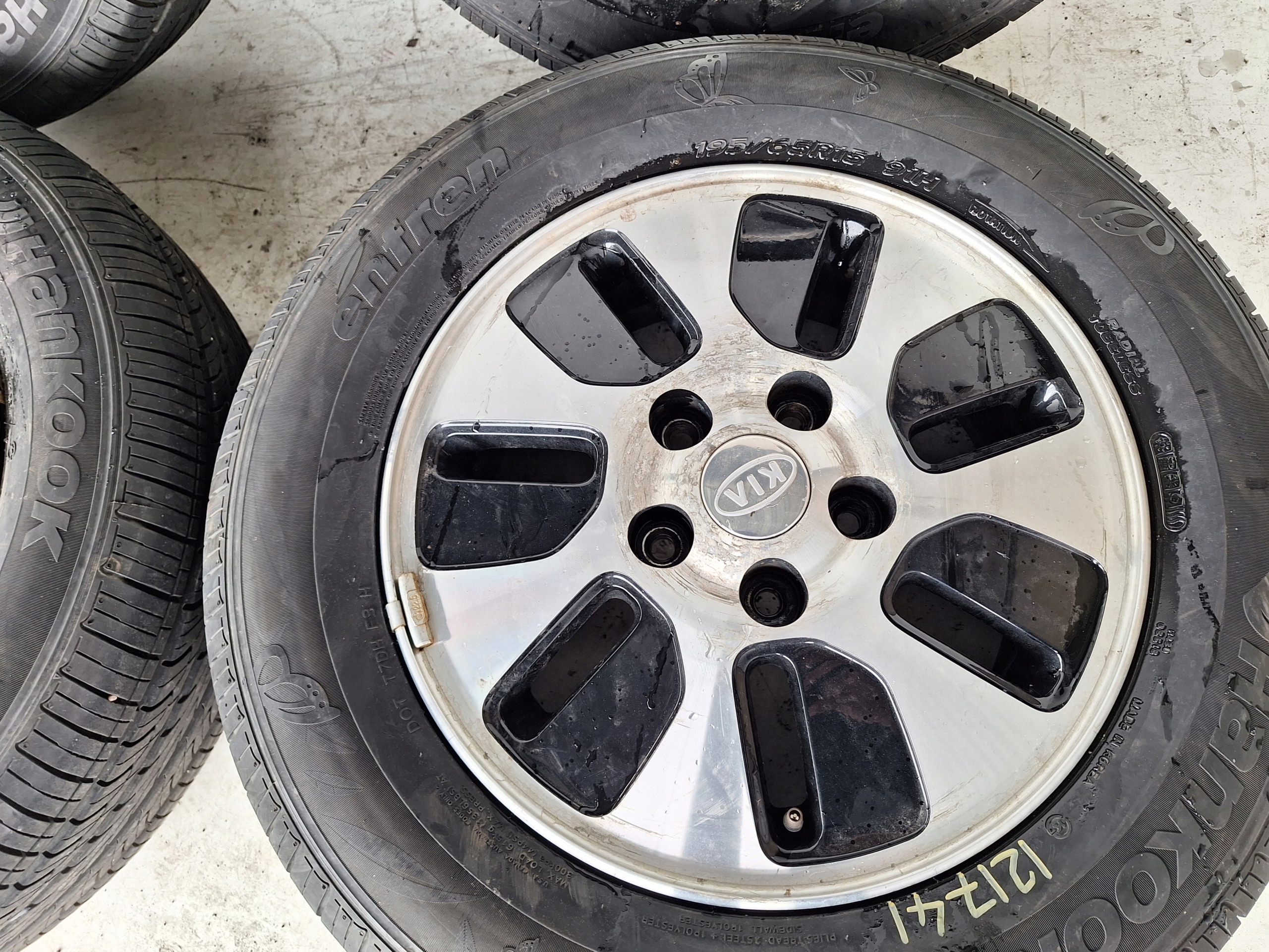 KIA FORTE CERATO 09-12 discs + tyres 195/65 15