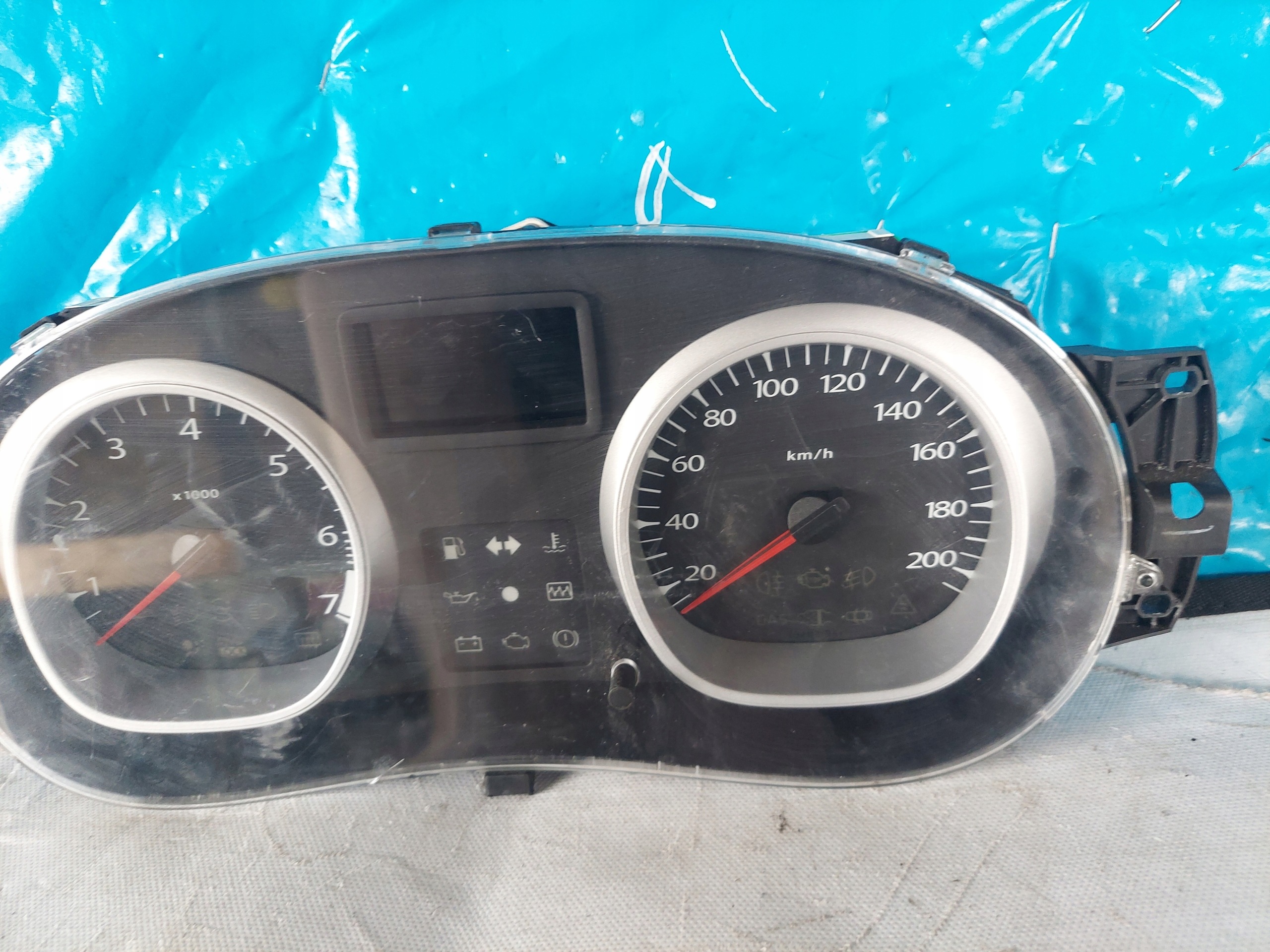 dials clock DACIA DUSTER 1.6 16V 2012R