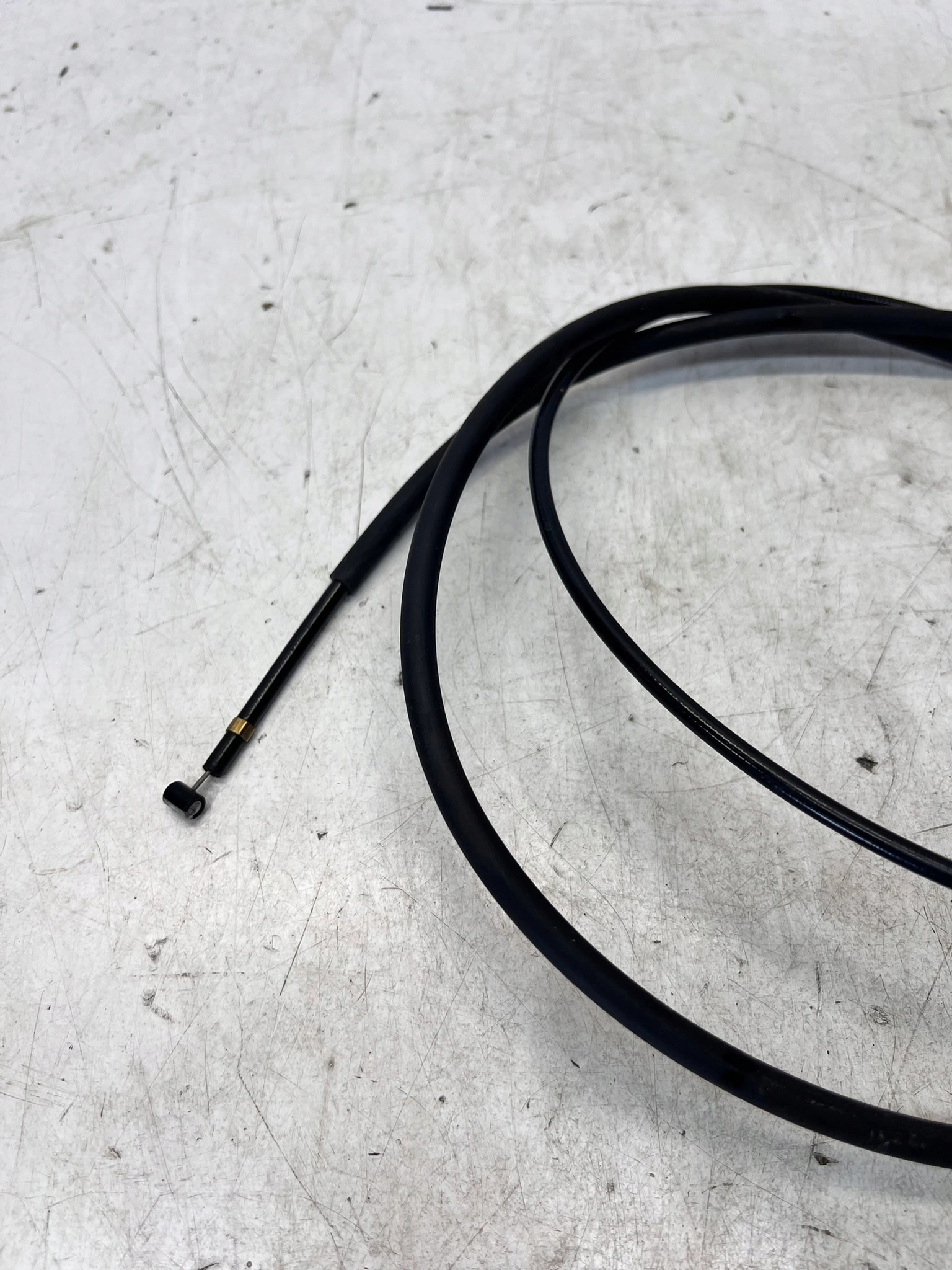 Câble Levier pour l’ouverture du capot AUDI A6 C8 4K1823535B