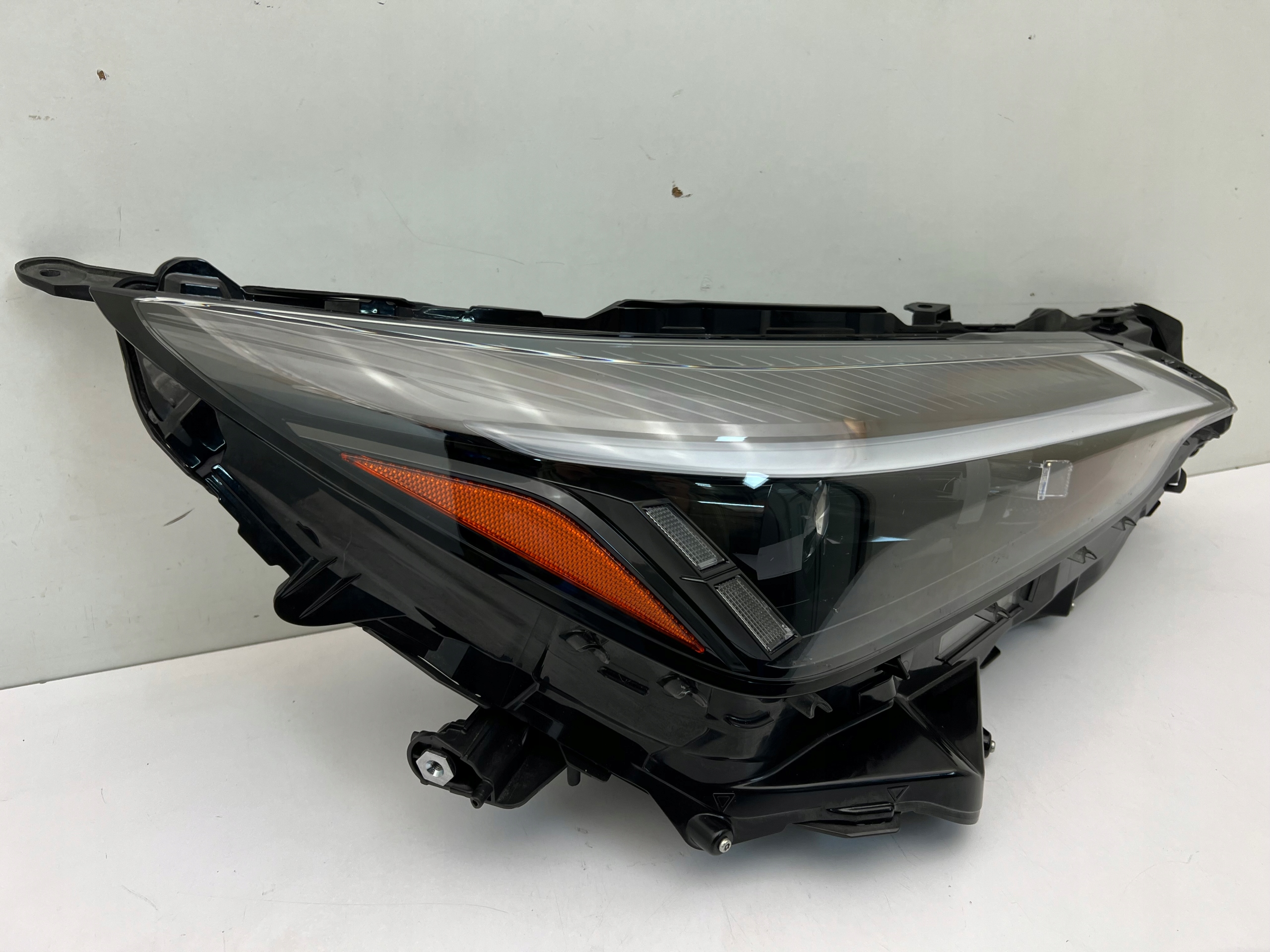 LEXUS NX II LAMPA PRZEDNIA PRAWA FULL LED N 2019- Strona zabudowy prawa