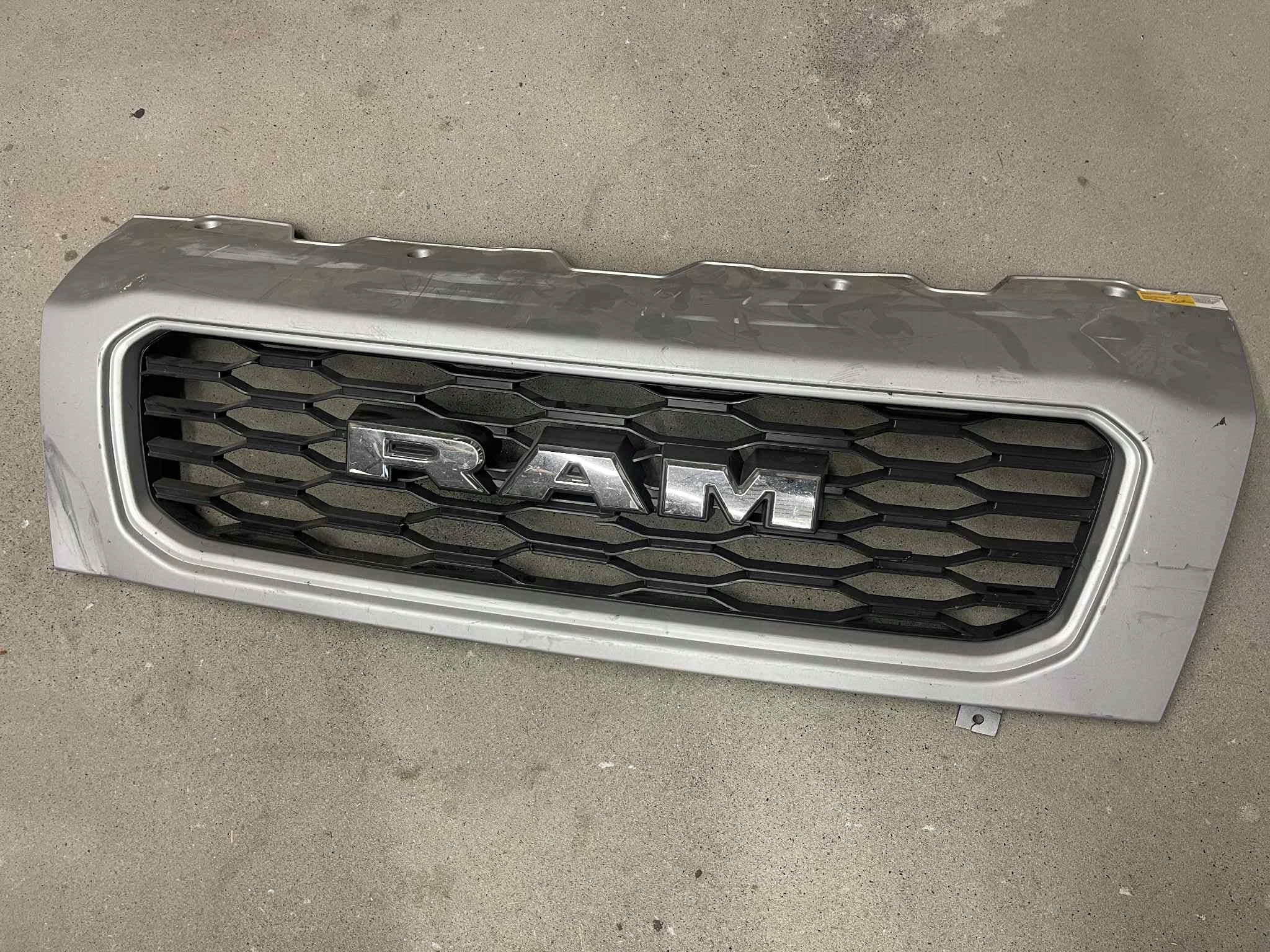 решетка радиатора RAM 2019 2020 2021 2022