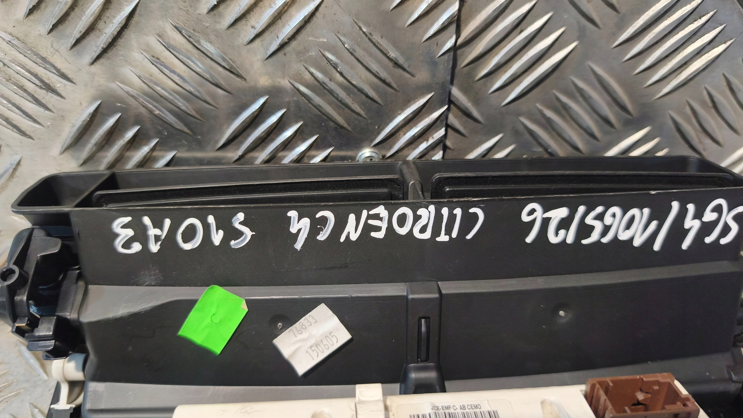 grid air conditioning devices display CITROEN C4 2005r 9657882880