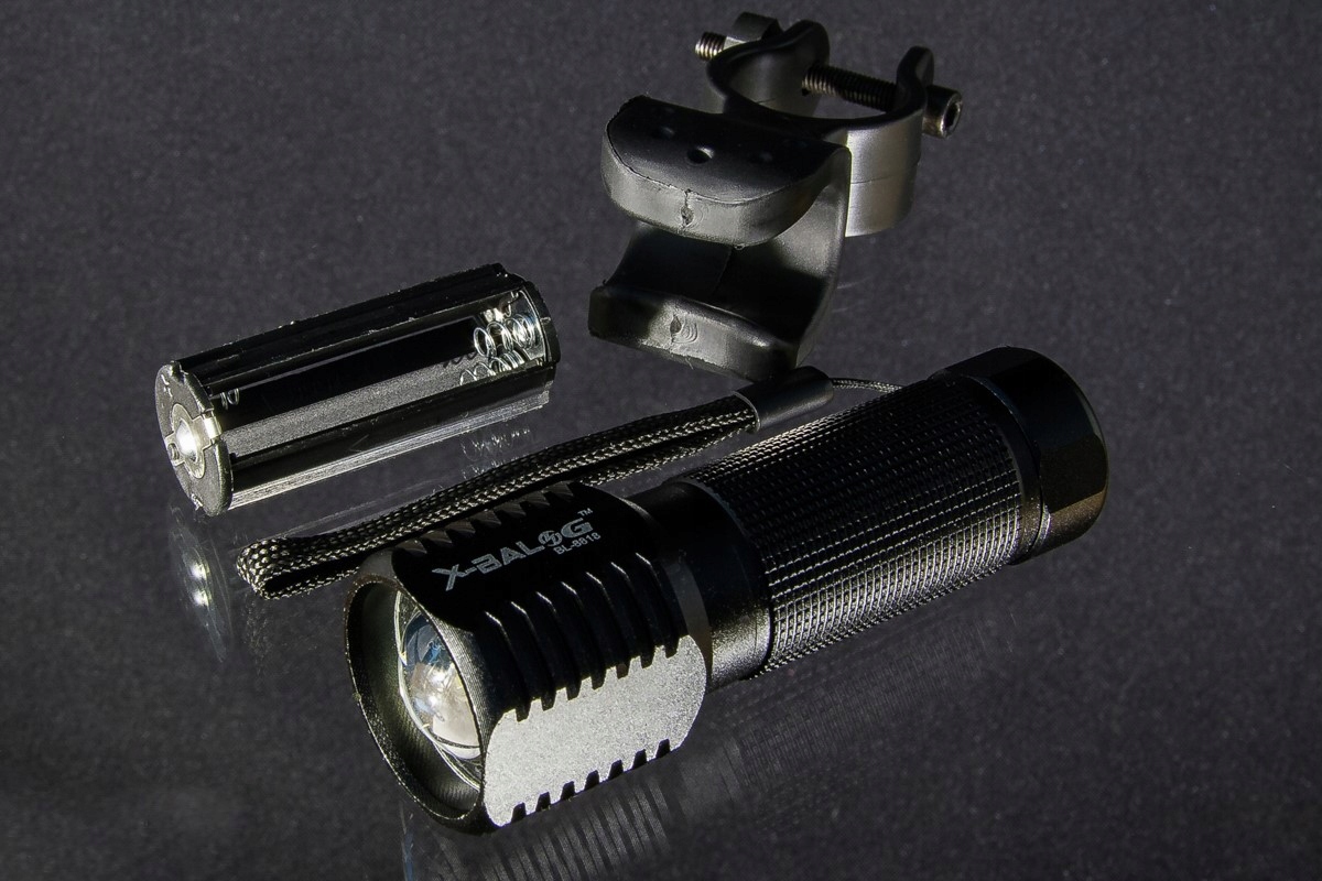 Latarka Rowerowa X-BALOG BL-8818 Czarna CREE X2000 - LR008 Kod producenta LR008