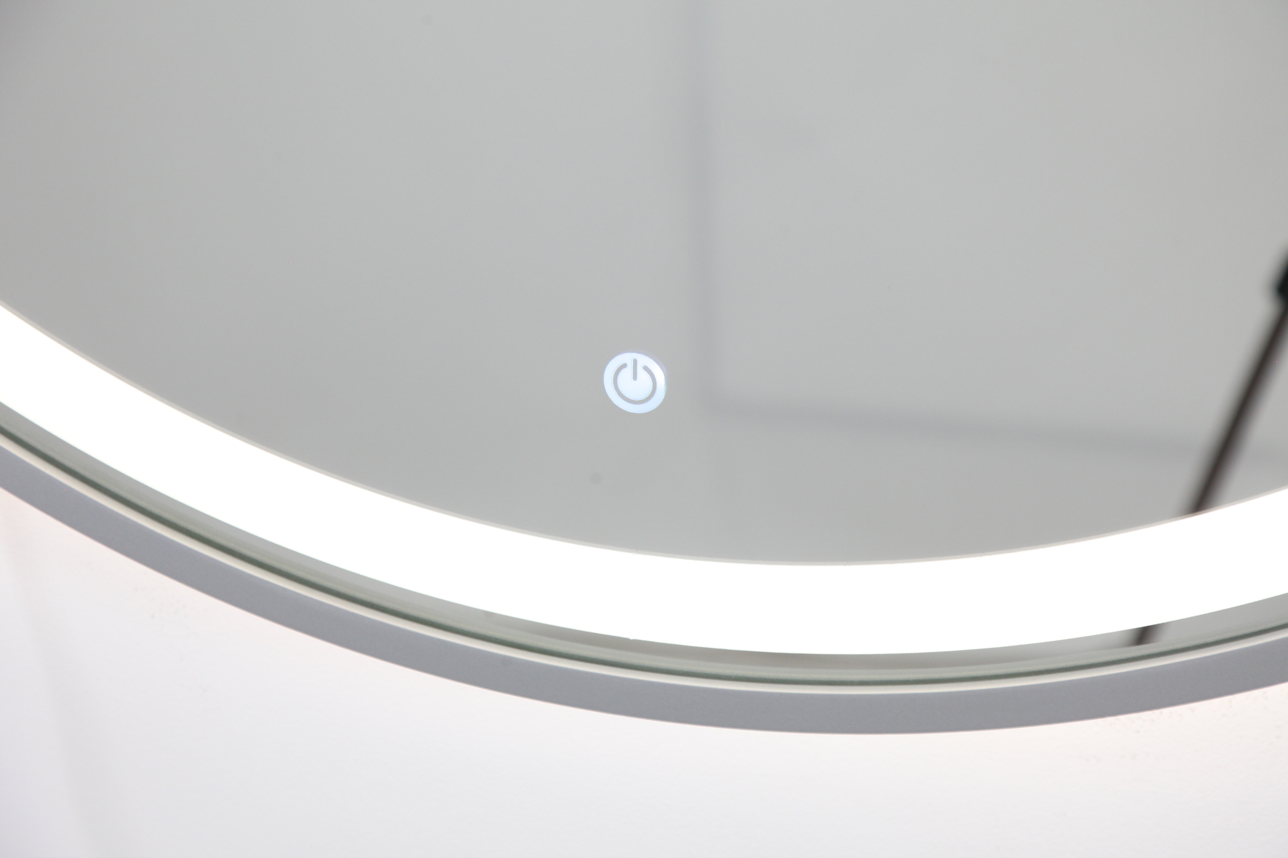 LUSTRO OKRĄGŁE PODŚWIETLANE LED SREBRNE 70 CM Szerokość 700 mm