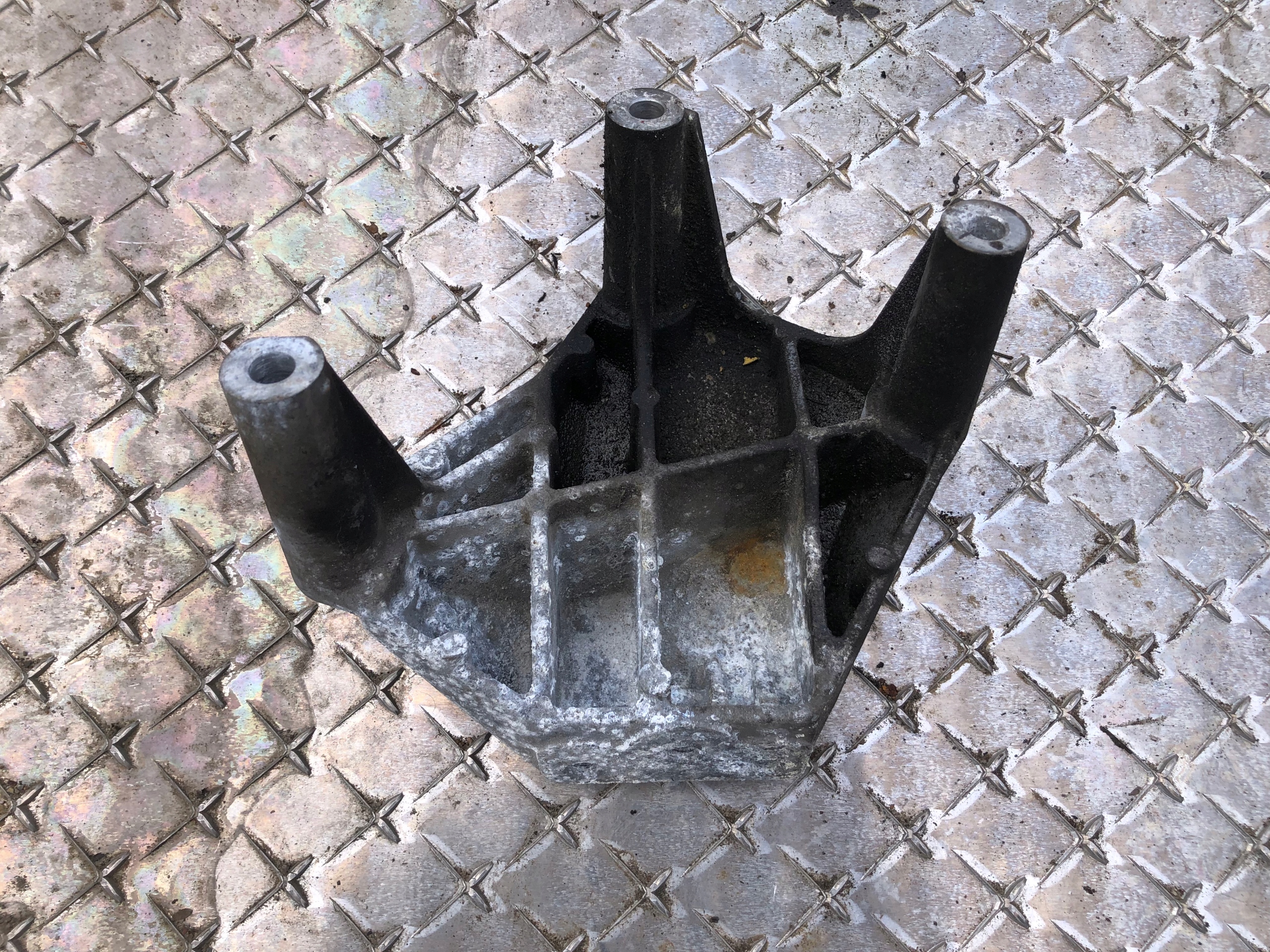 holder engine mount OPEL MERIVA B 13226751