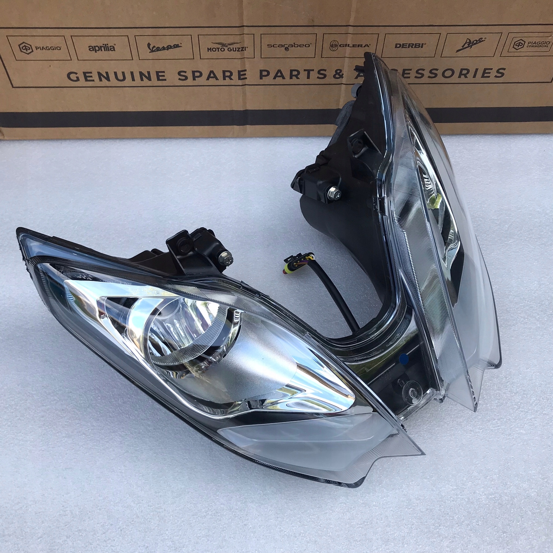 Piaggio MP3 300 Hpe lampa reflektor Nový originál