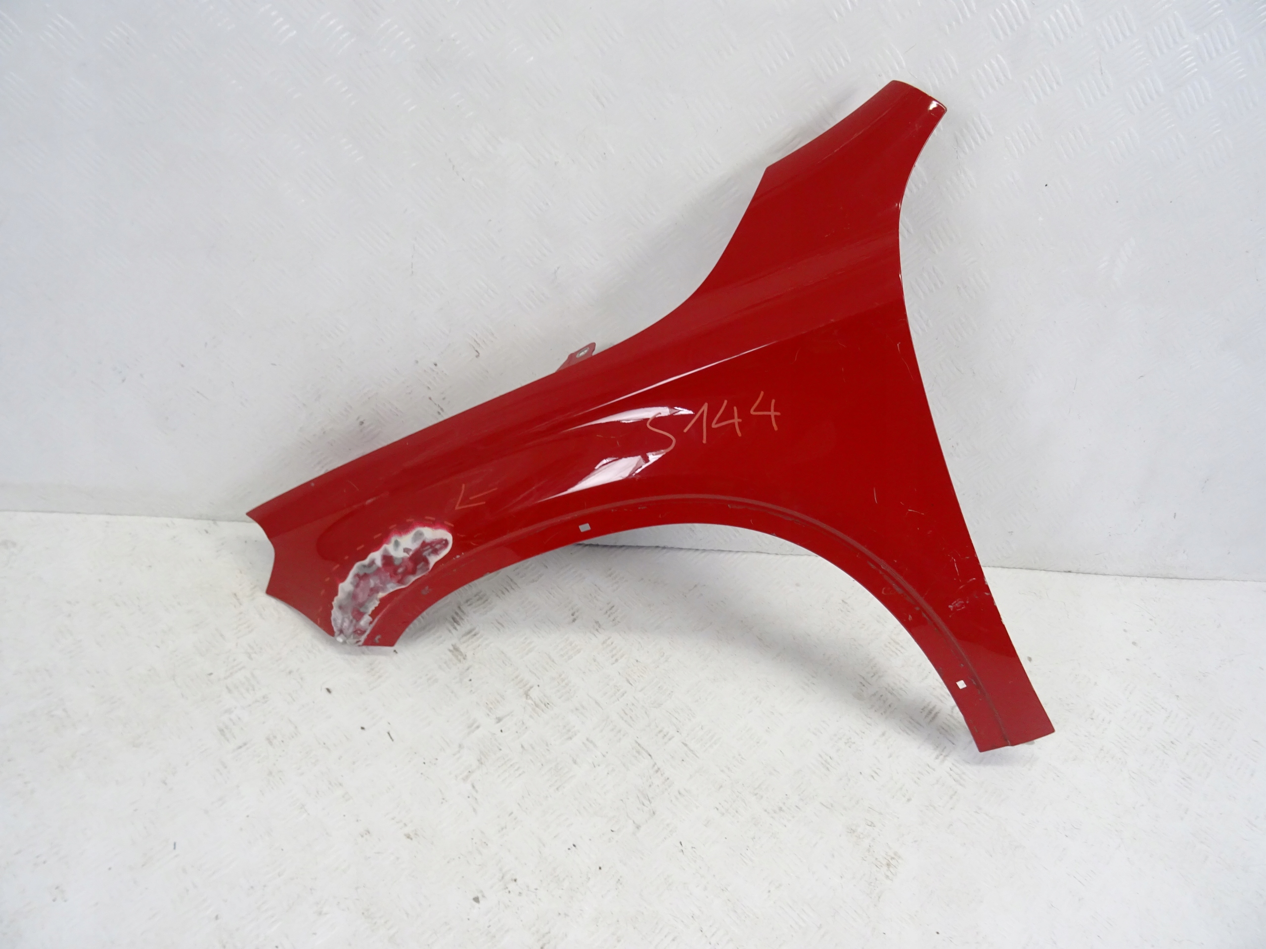MERCEDES GLA 156 left fender front front