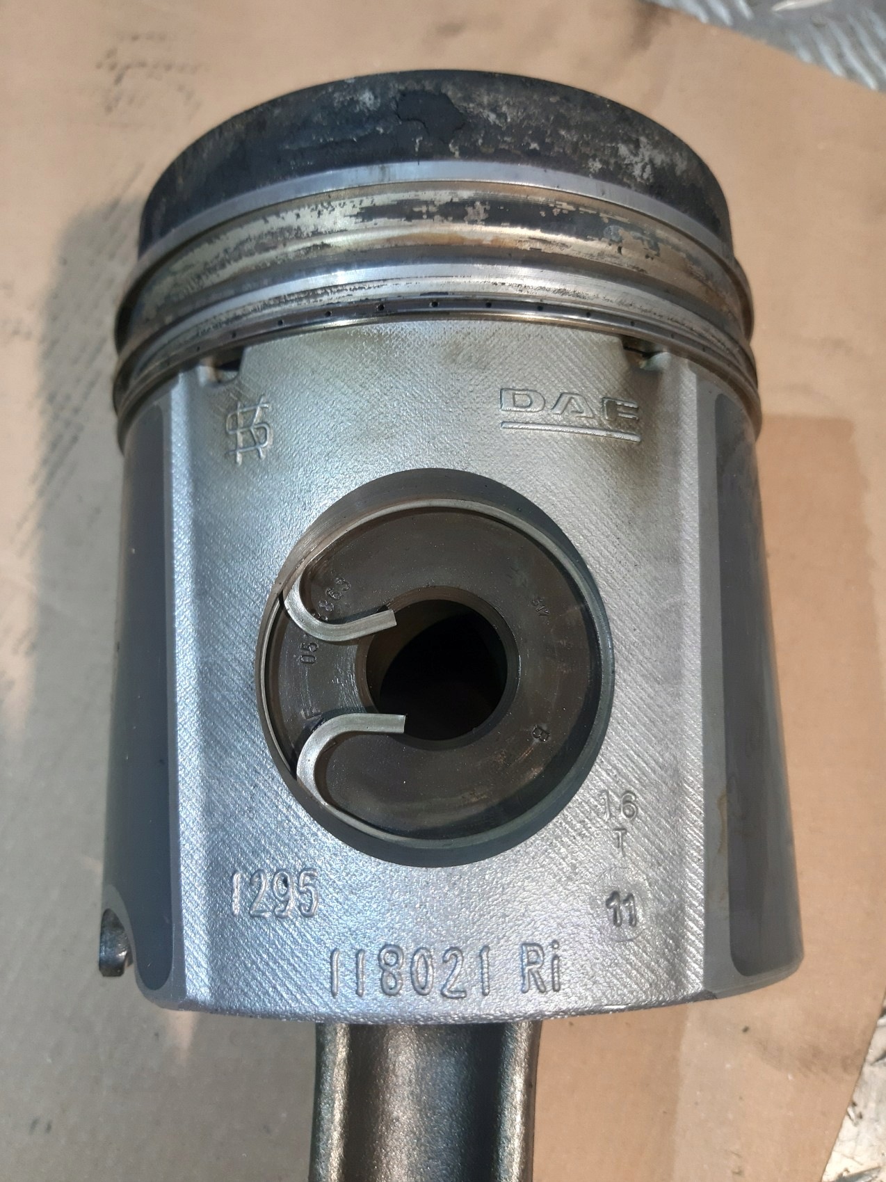 piston connecting rod DAF PACCAR PR183U1 183KW