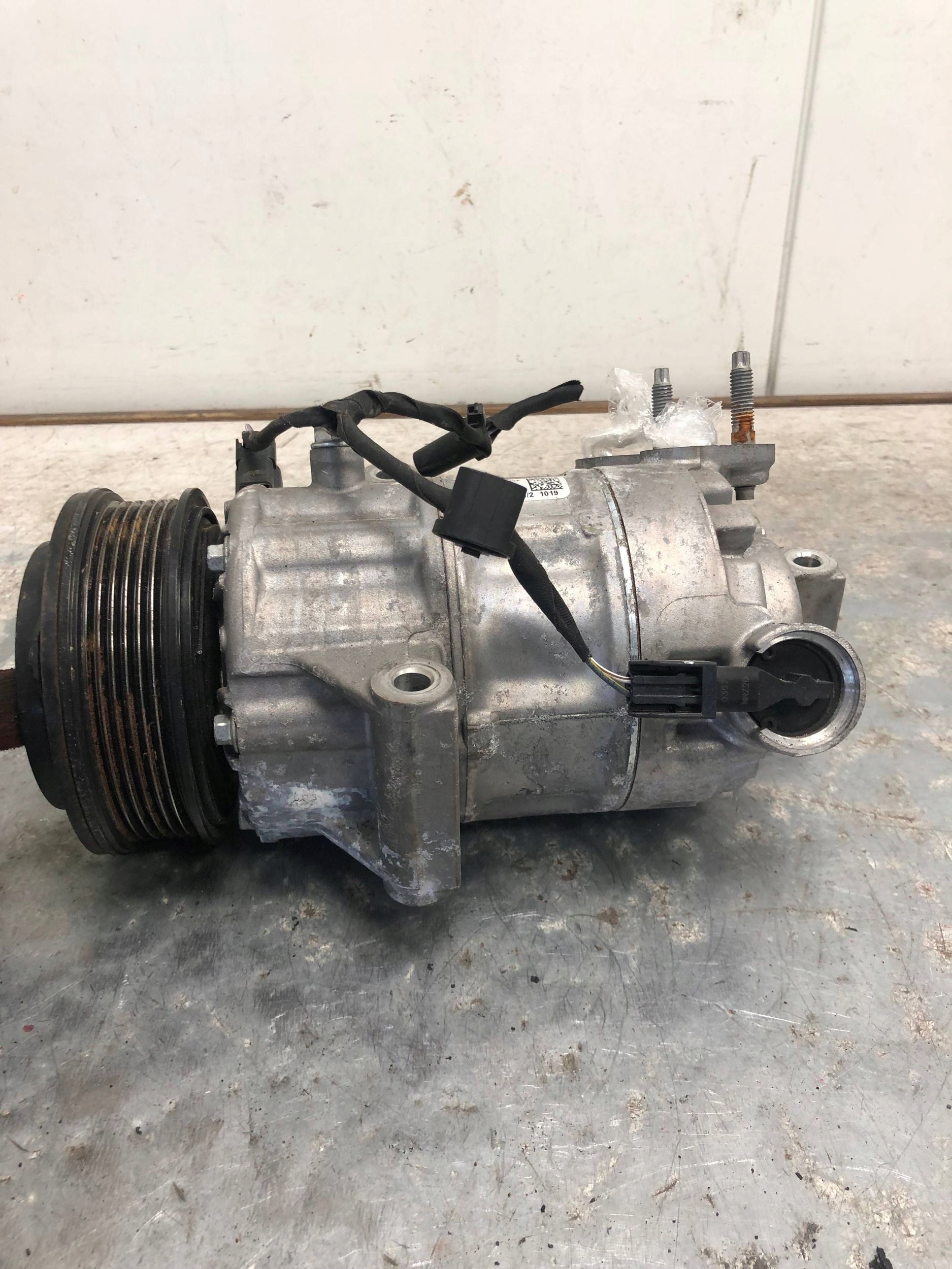 compressor compressor; of the air conditioning FORD FOCUS MK4 GN11-19D629-AB