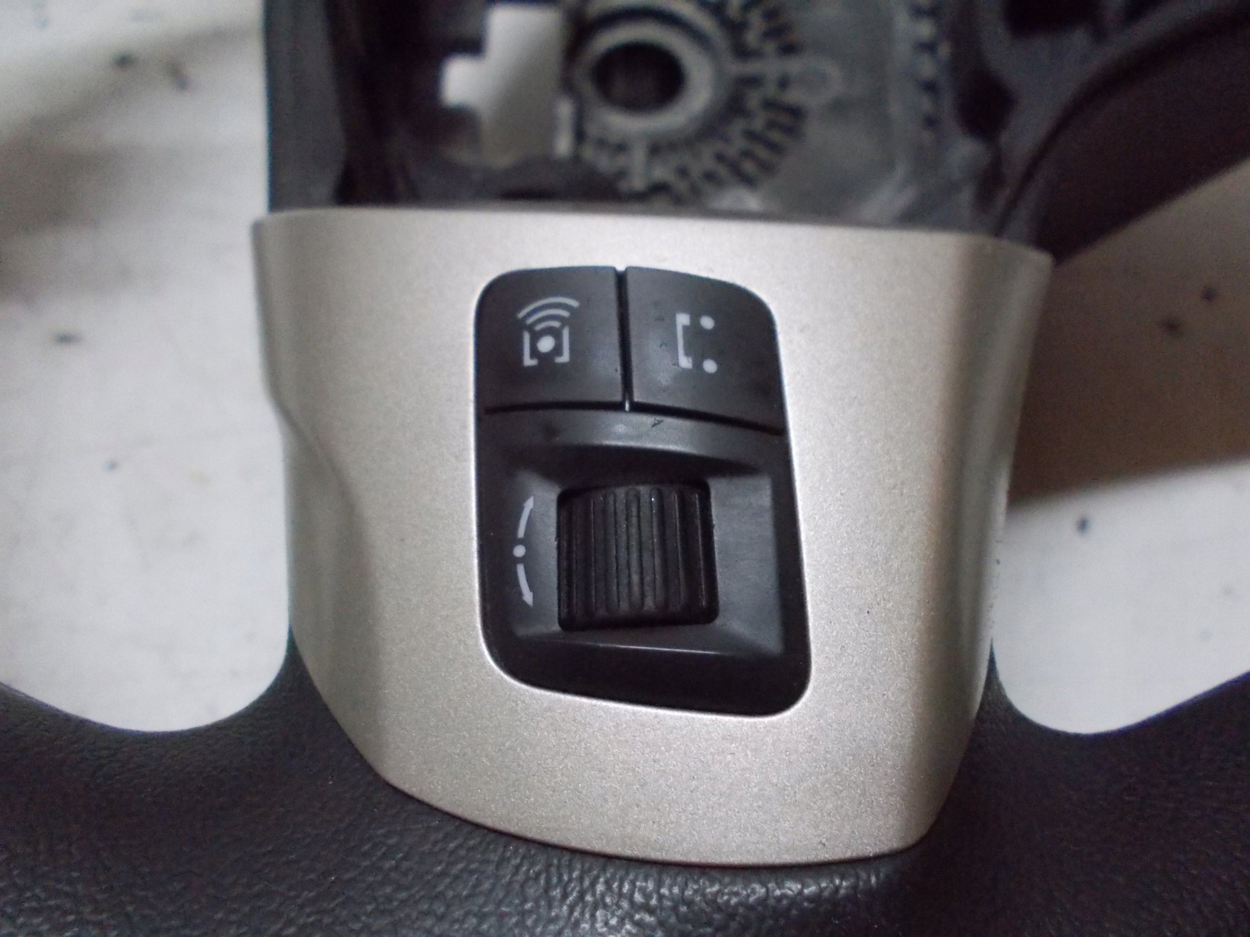OPEL CORSA D 1.2 B 07R lenkrad MULTIFUNKCJA 13155559