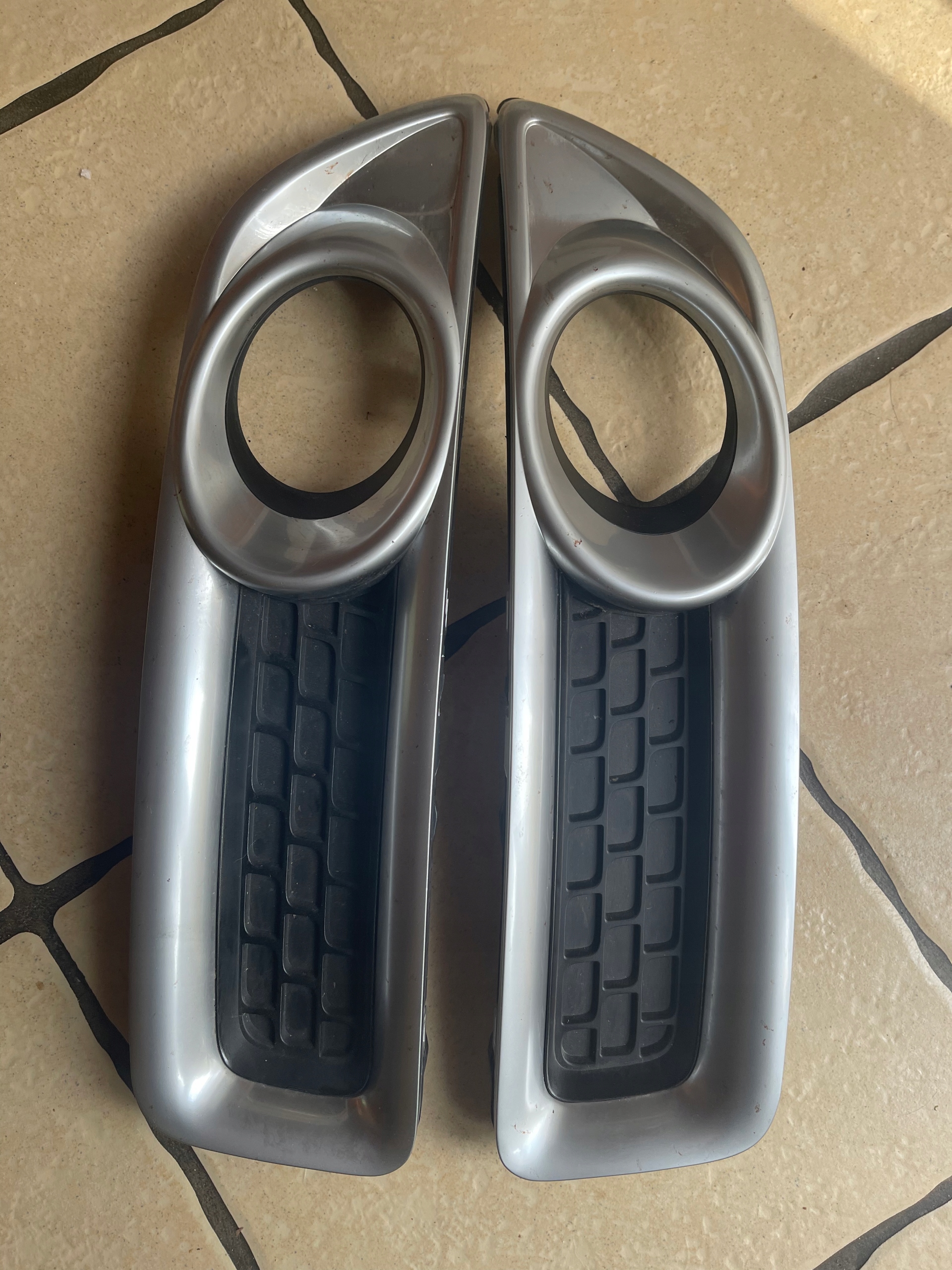 Volvo V70 R-design галогенная решетка оригинал право