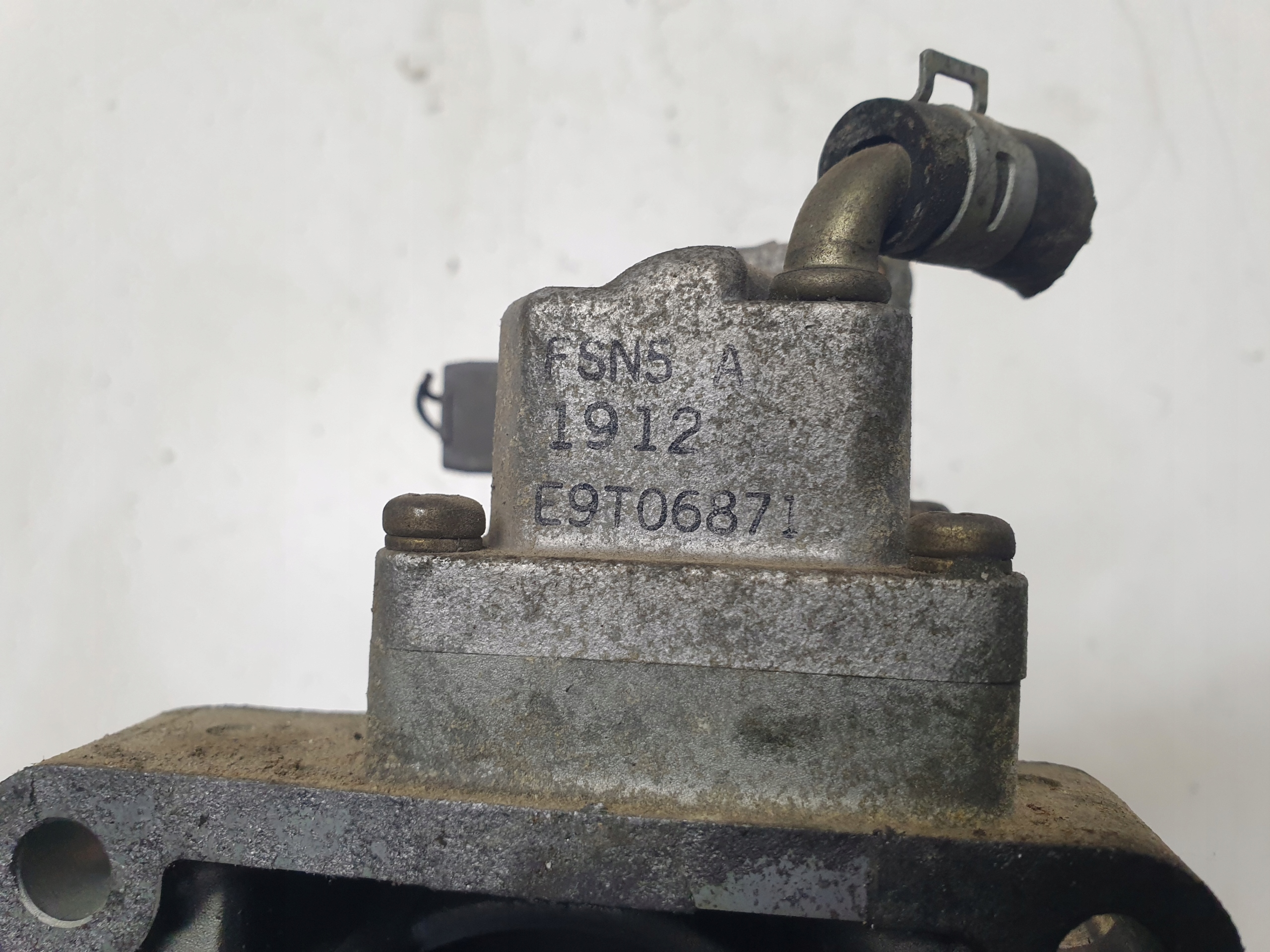 карбюратор mazda PREMACY (CP) E9T06871 1.9л бензин 84kW 2000