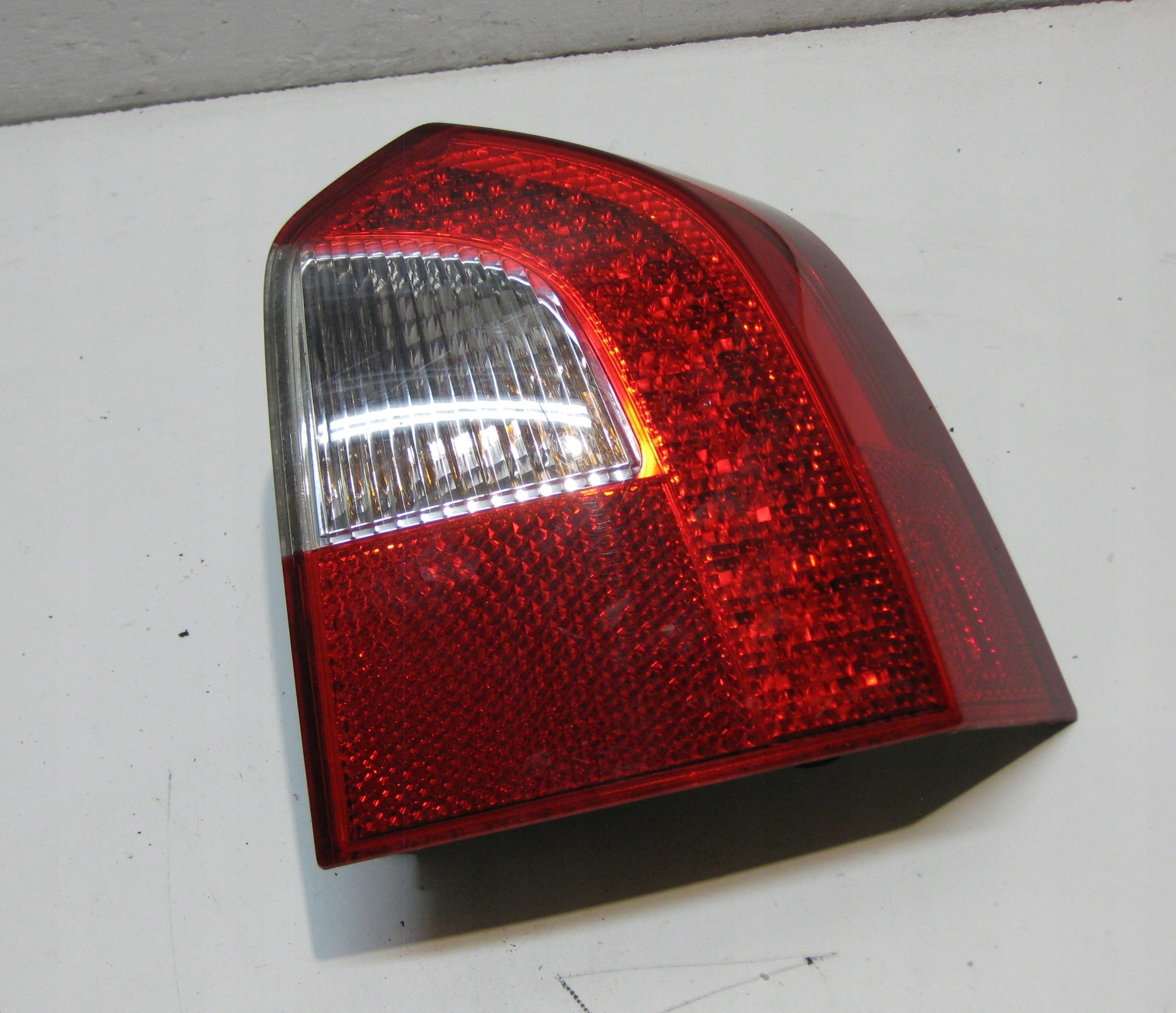 VOLVO V70 2.0 D 09R light right rear part 30698984