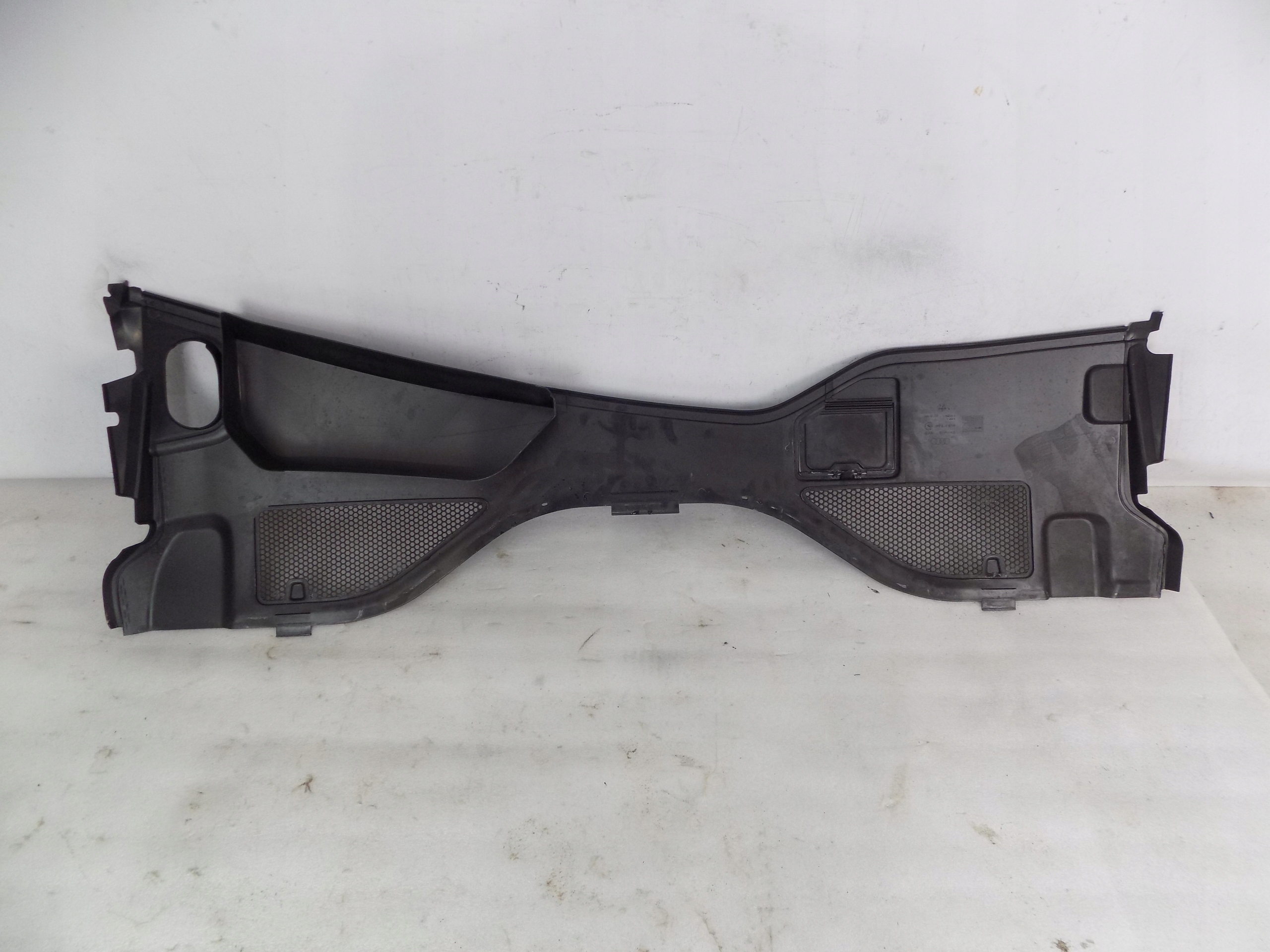 AUDI A6 C7g МОНТАЖ ПОД СТЕКЛОМg8819447