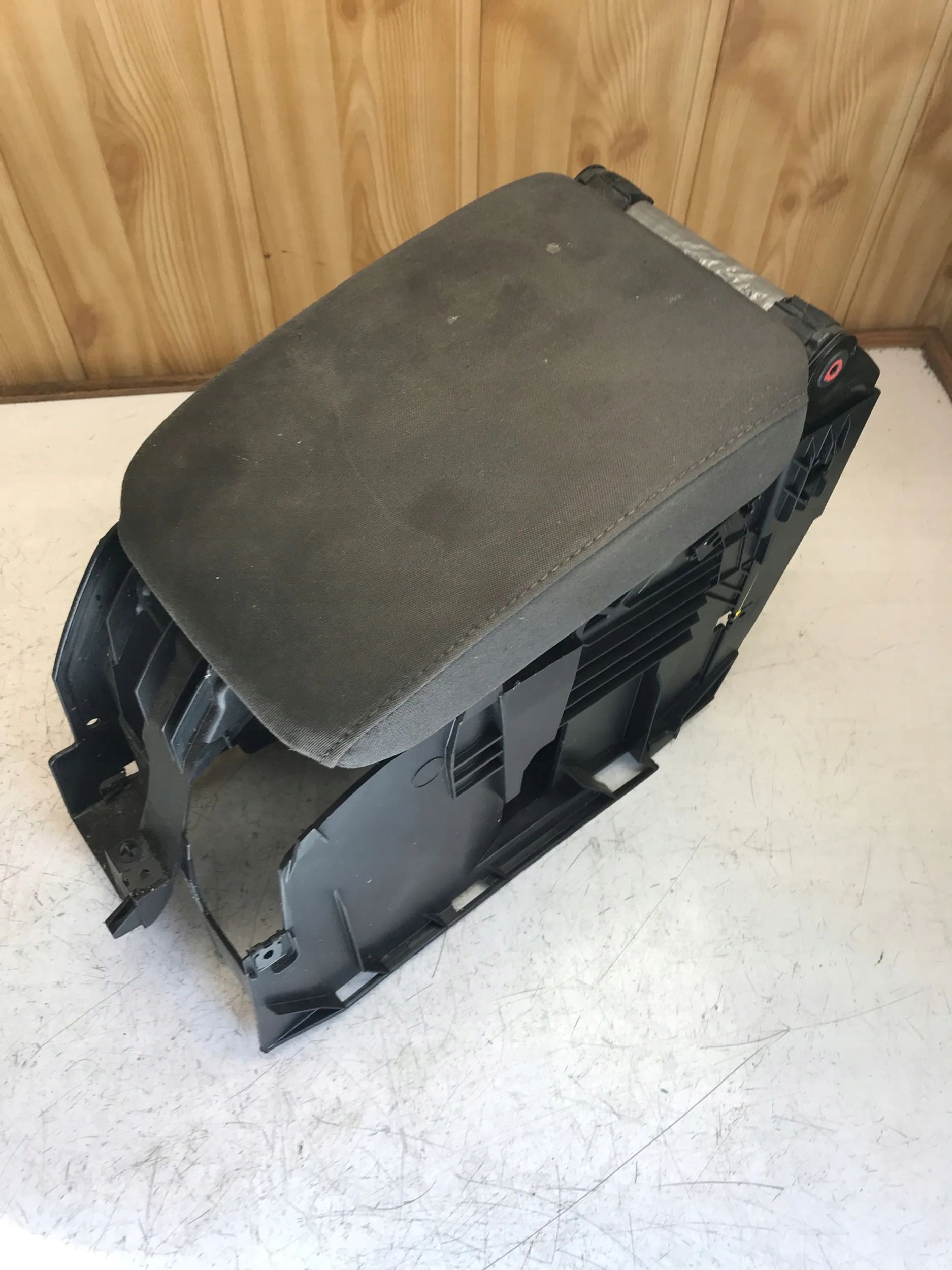 armrest VW GOLF V 1K5864251C